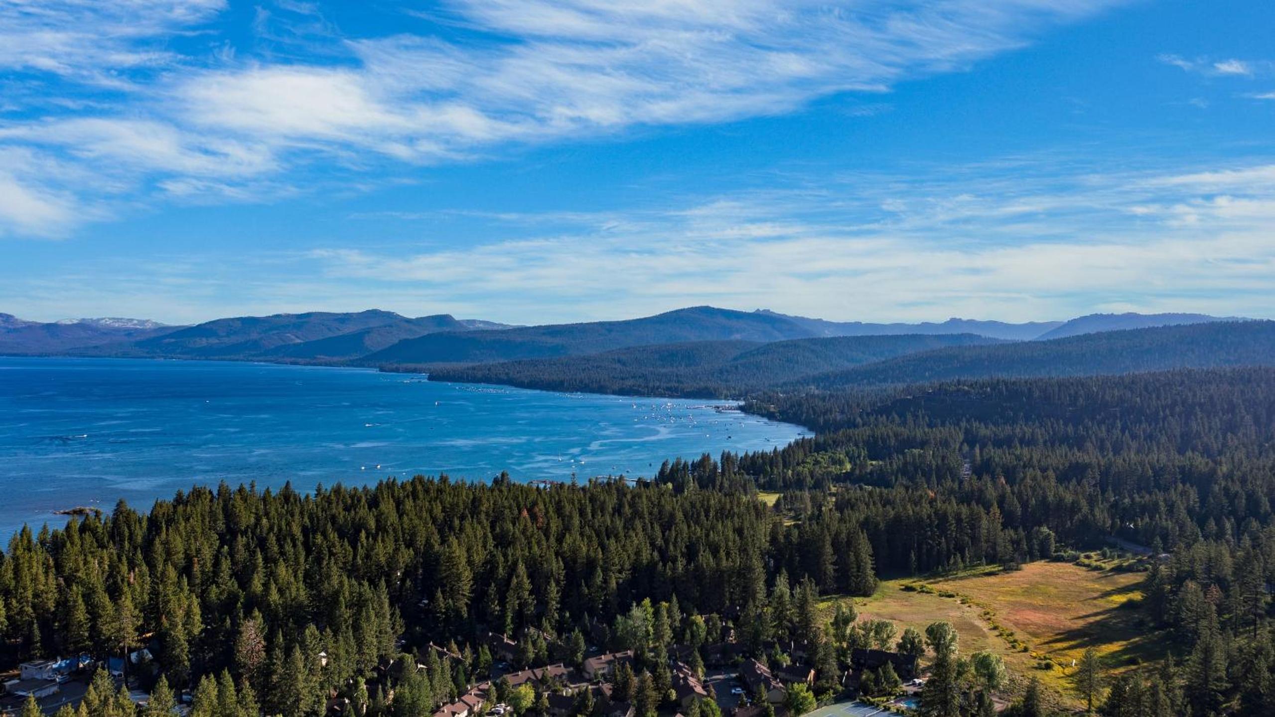Cozy Tahoe Townhome w Fireplace Balcony Quick Access to Trails Lake Cubana - Dollar Hill by AvantStay
