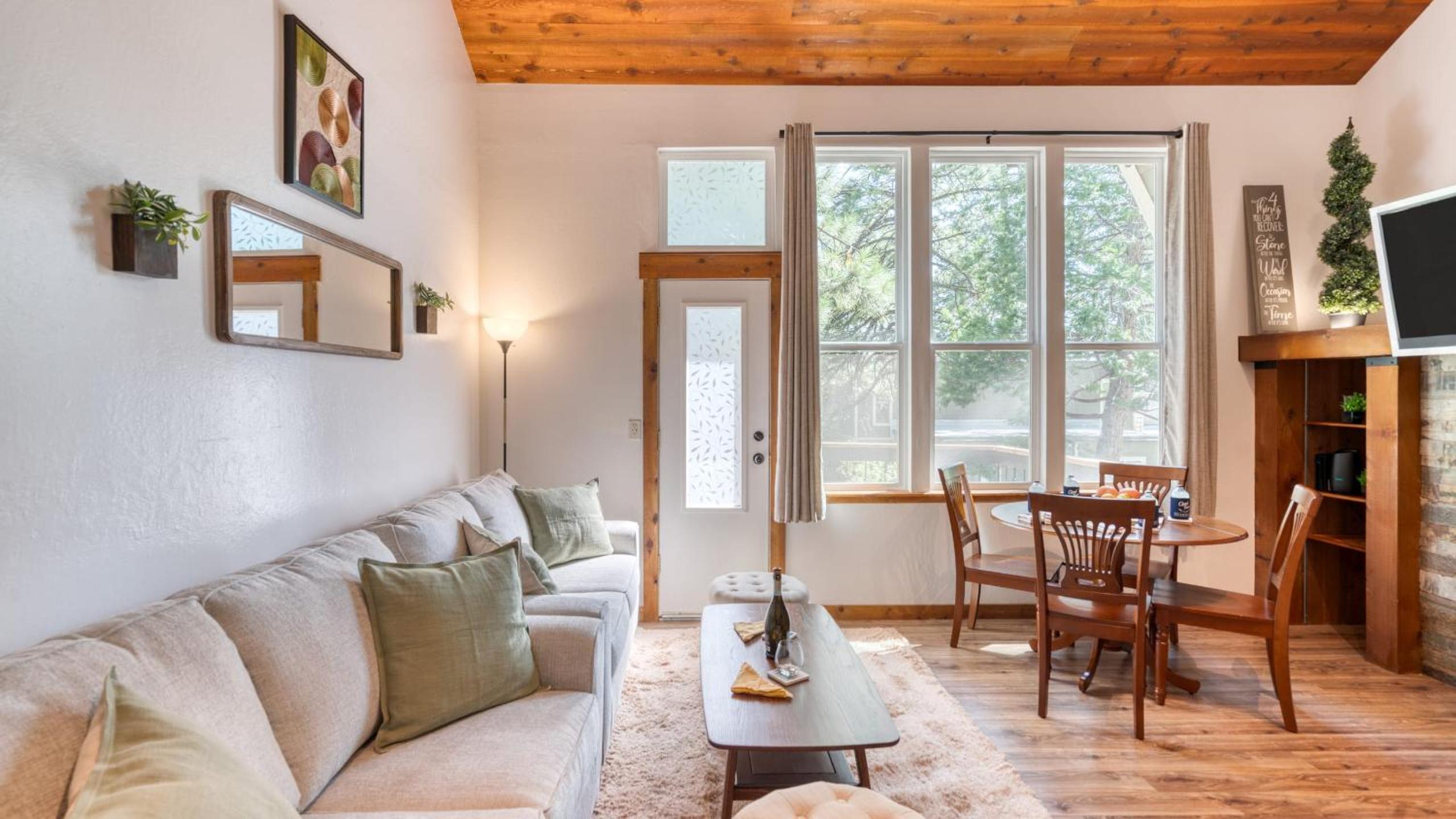 Cozy Tahoe Townhome w Fireplace Balcony Quick Access to Trails Lake Cubana - Dollar Hill by AvantStay
