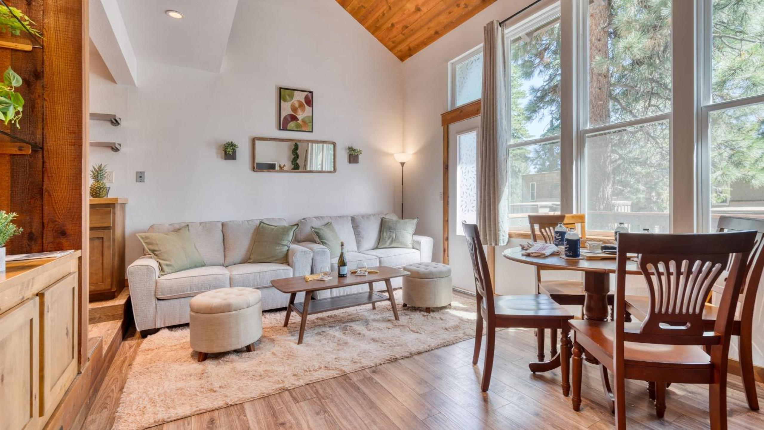 Cozy Tahoe Townhome w Fireplace Balcony Quick Access to Trails Lake Cubana - Dollar Hill by AvantStay