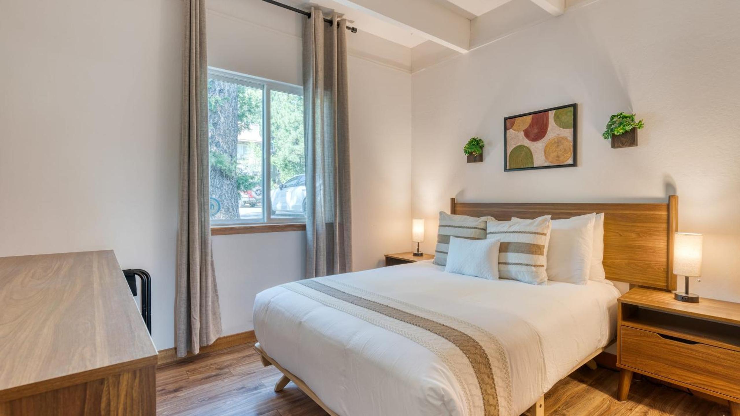 Cozy Tahoe Townhome w Fireplace Balcony Quick Access to Trails Lake Cubana - Dollar Hill by AvantStay