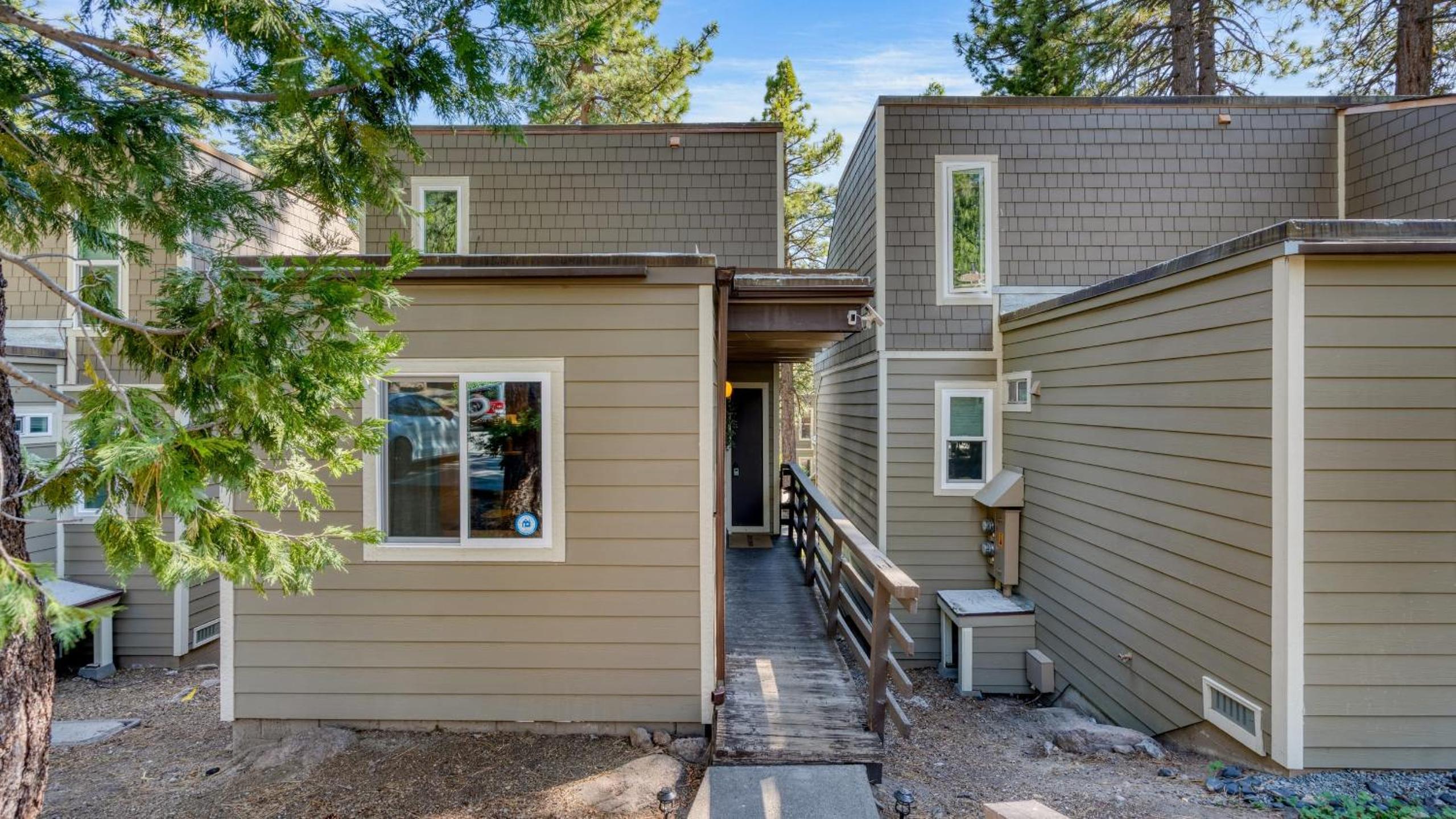 Cozy Tahoe Townhome w Fireplace Balcony Quick Access to Trails Lake Cubana - Dollar Hill by AvantStay