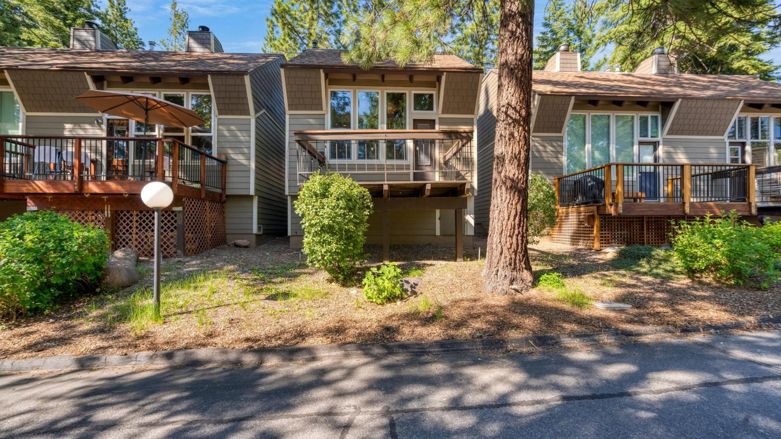 Cozy Tahoe Townhome w Fireplace Balcony Quick Access to Trails Lake Cubana - Dollar Hill by AvantStay