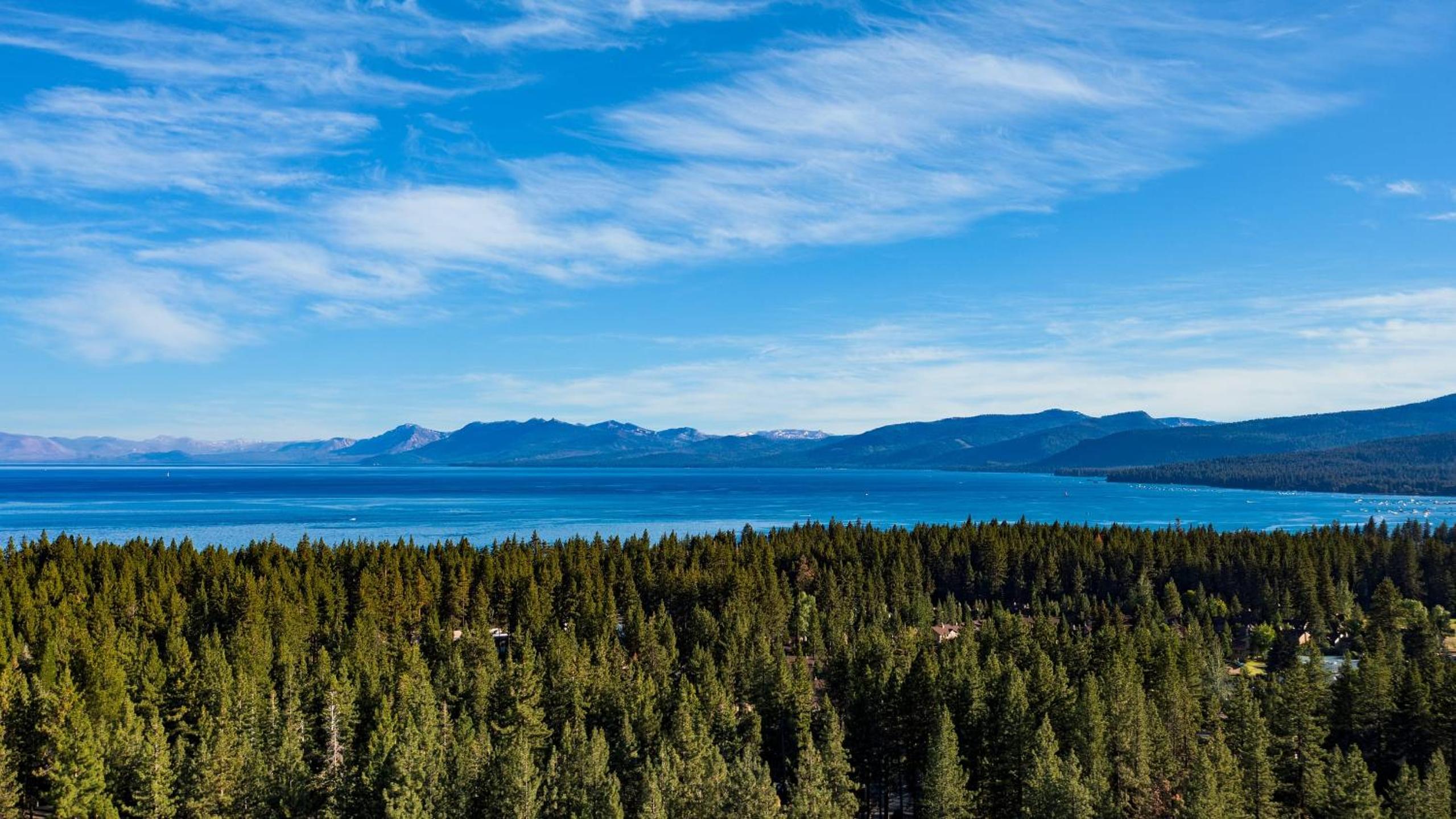 Cozy Tahoe Townhome w Fireplace Balcony Quick Access to Trails Lake Cubana - Dollar Hill by AvantStay