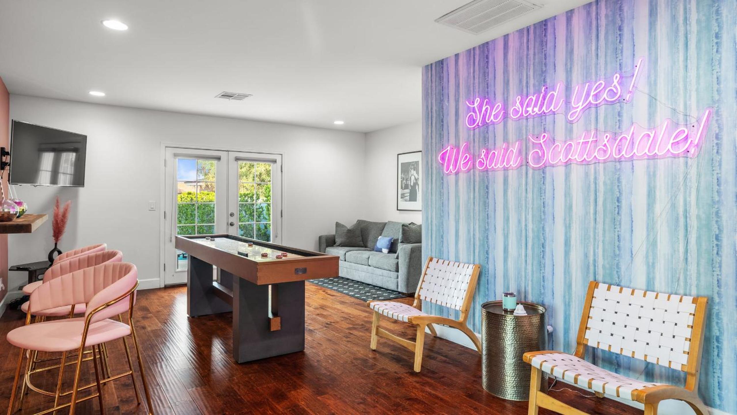 Scottsdale Retreat w Private Pool Outdoor Dining Close to Old Town Fun Casa Cambridge by AvantStay