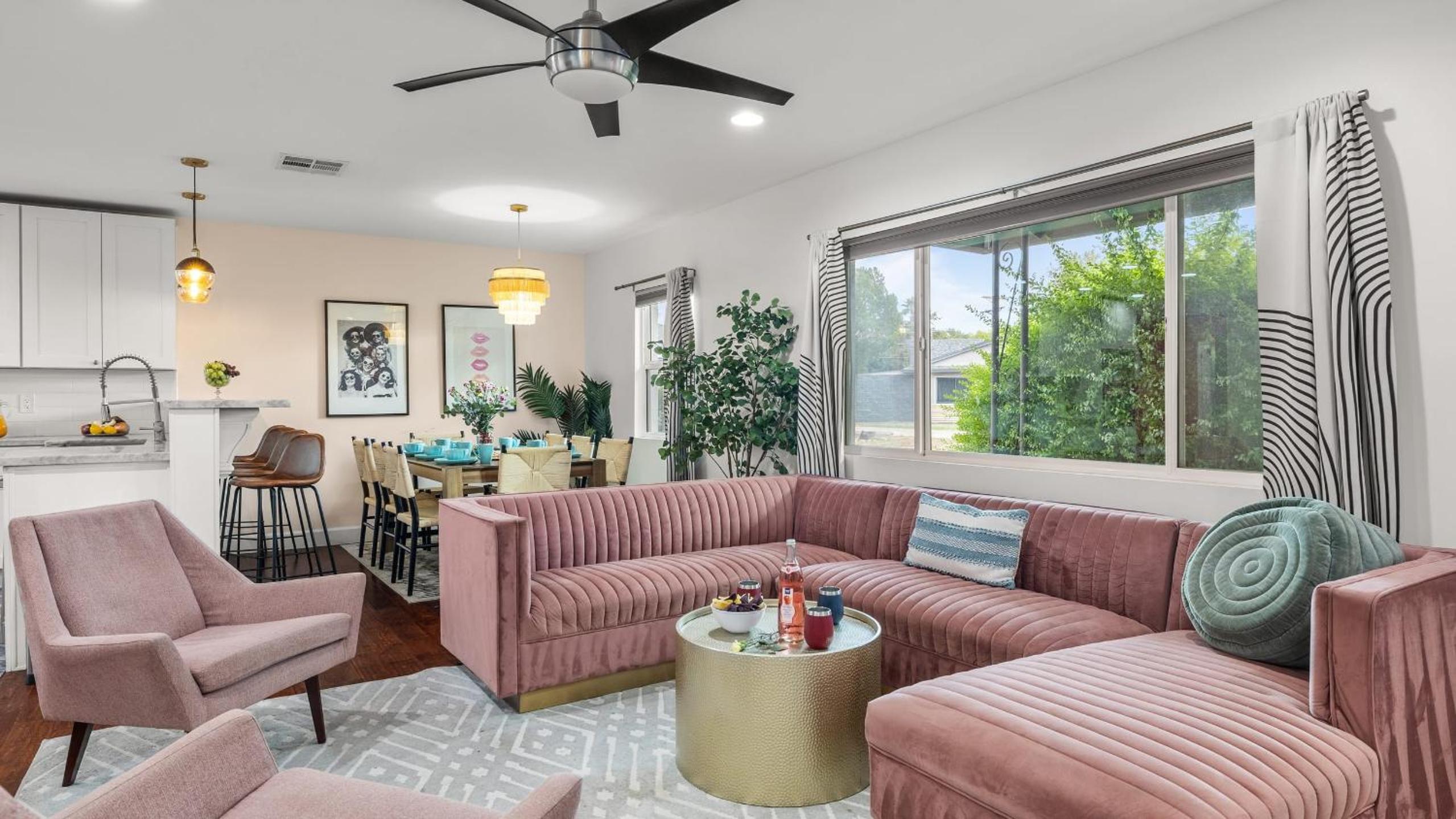 Scottsdale Retreat w Private Pool Outdoor Dining Close to Old Town Fun Casa Cambridge by AvantStay