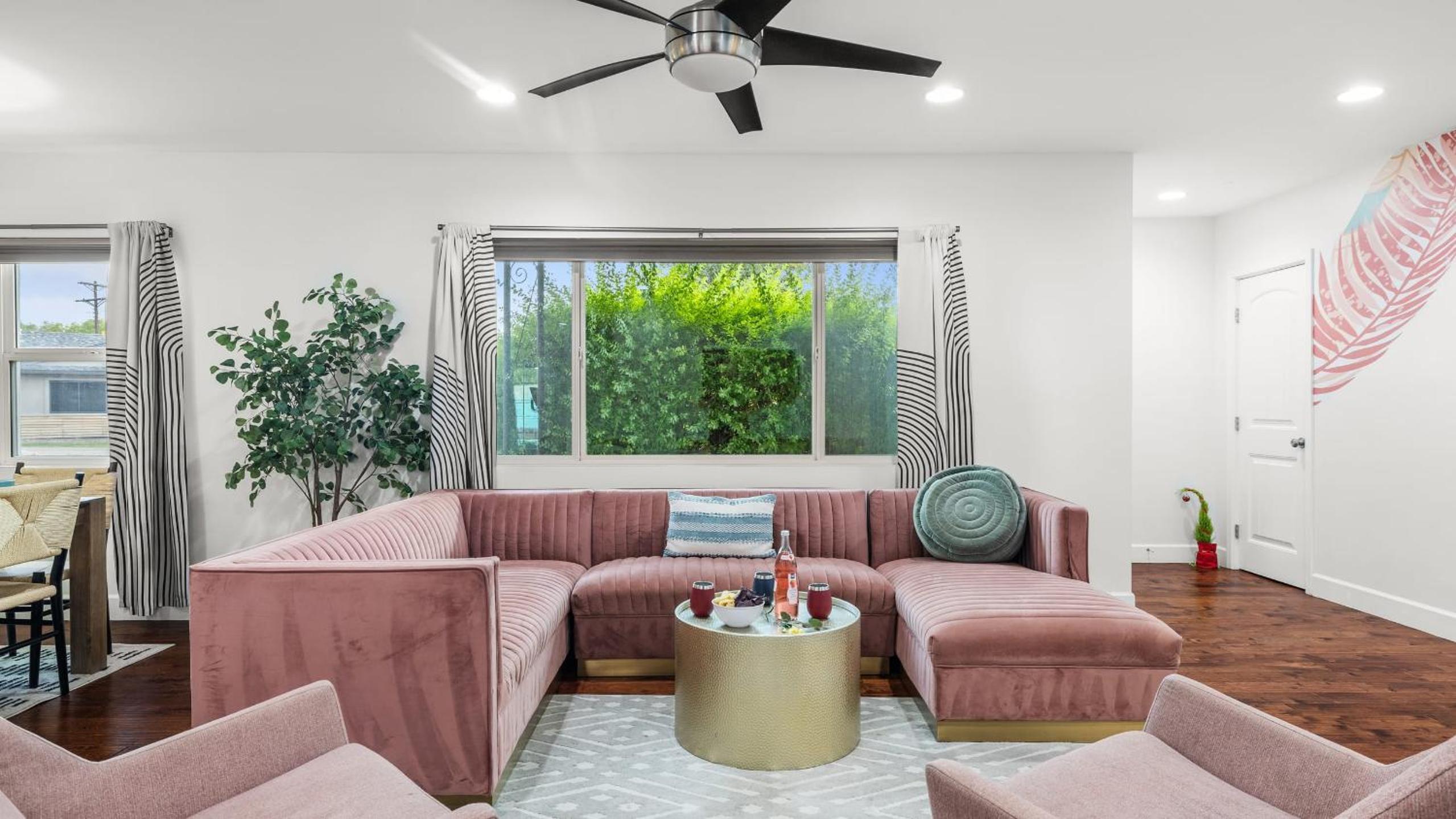 Scottsdale Retreat w Private Pool Outdoor Dining Close to Old Town Fun Casa Cambridge by AvantStay