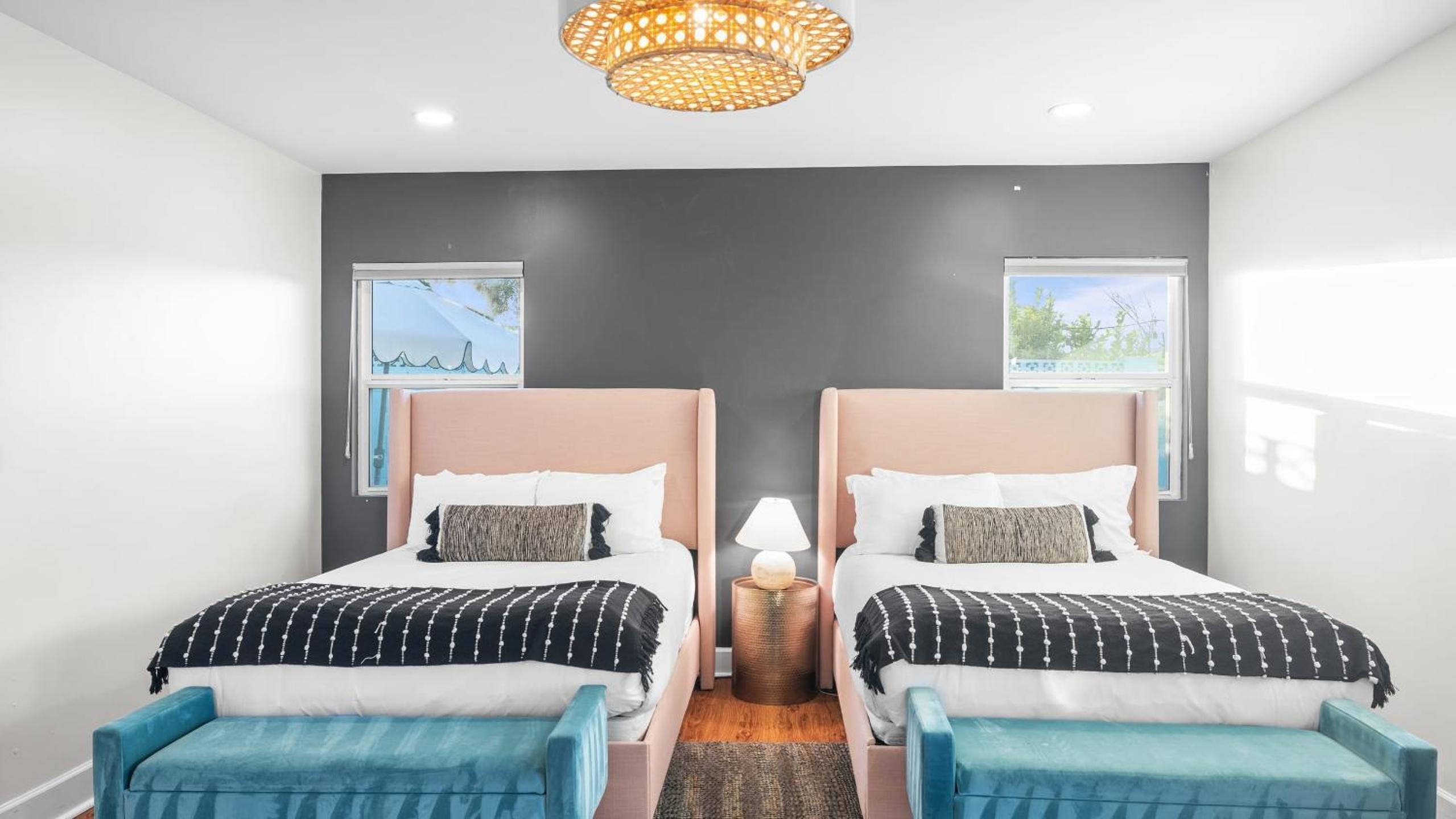 Scottsdale Retreat w Private Pool Outdoor Dining Close to Old Town Fun Casa Cambridge by AvantStay