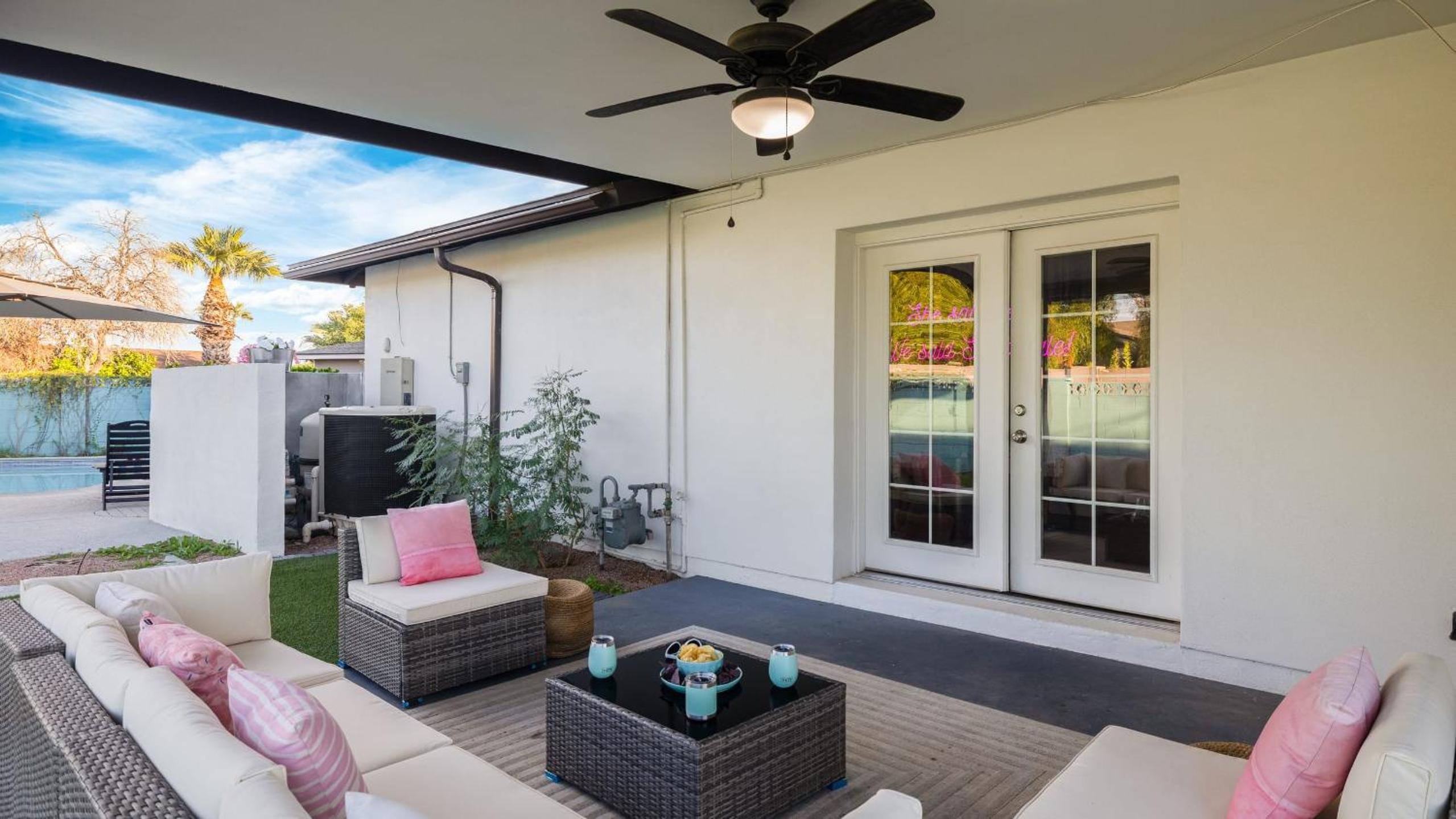 Scottsdale Retreat w Private Pool Outdoor Dining Close to Old Town Fun Casa Cambridge by AvantStay