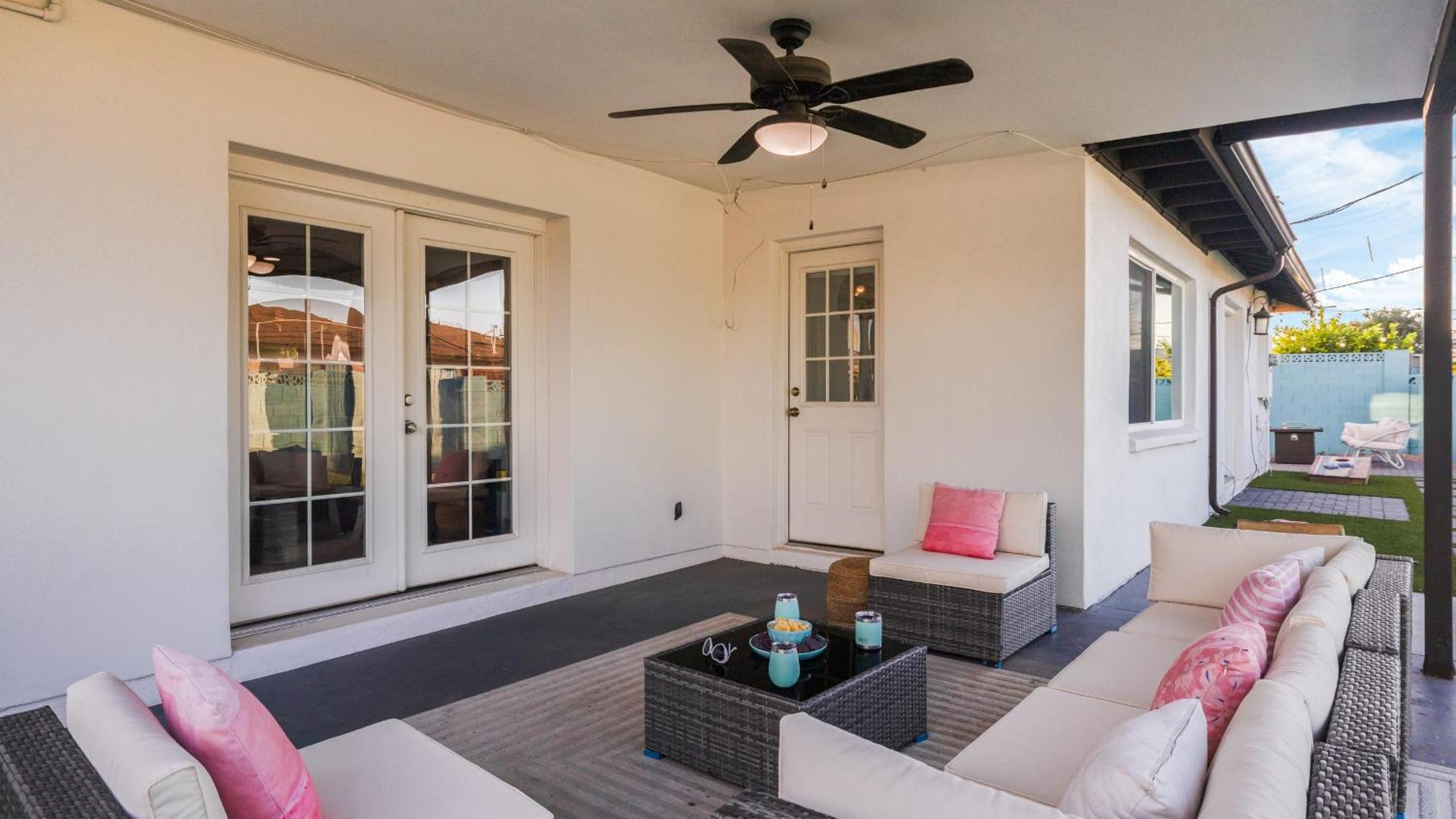 Scottsdale Retreat w Private Pool Outdoor Dining Close to Old Town Fun Casa Cambridge by AvantStay
