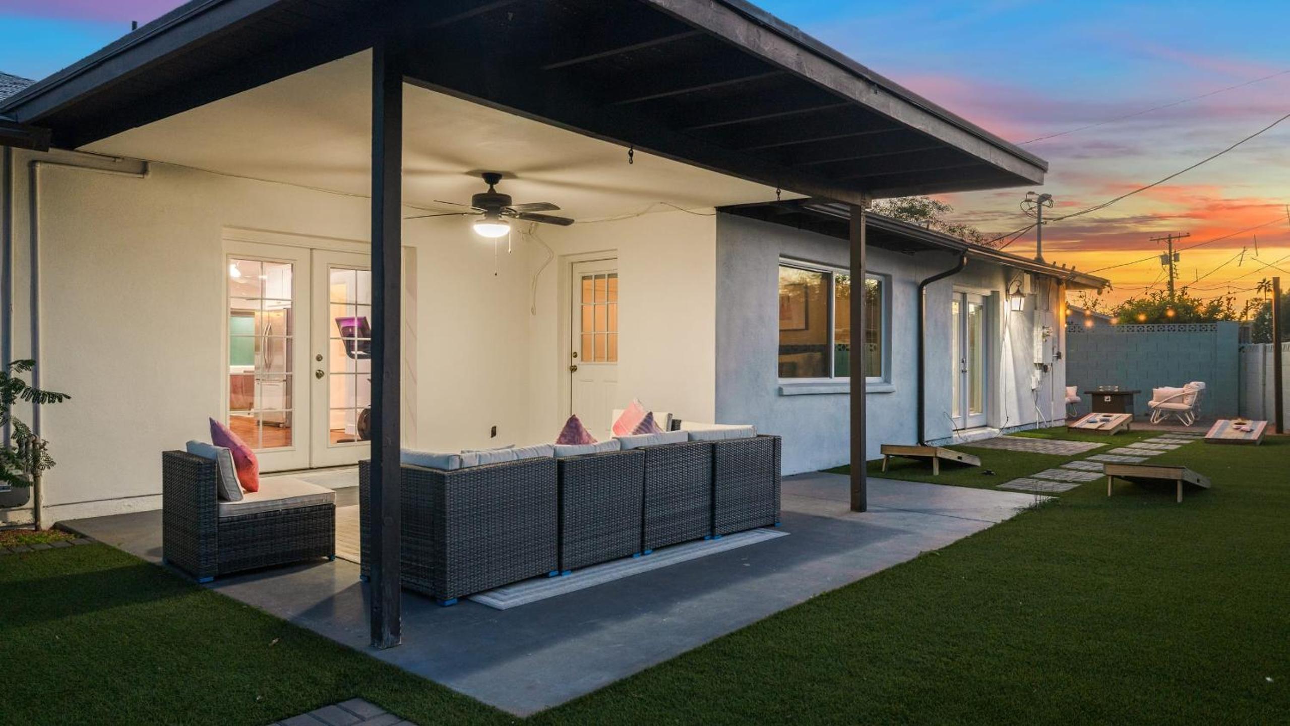 Scottsdale Retreat w Private Pool Outdoor Dining Close to Old Town Fun Casa Cambridge by AvantStay