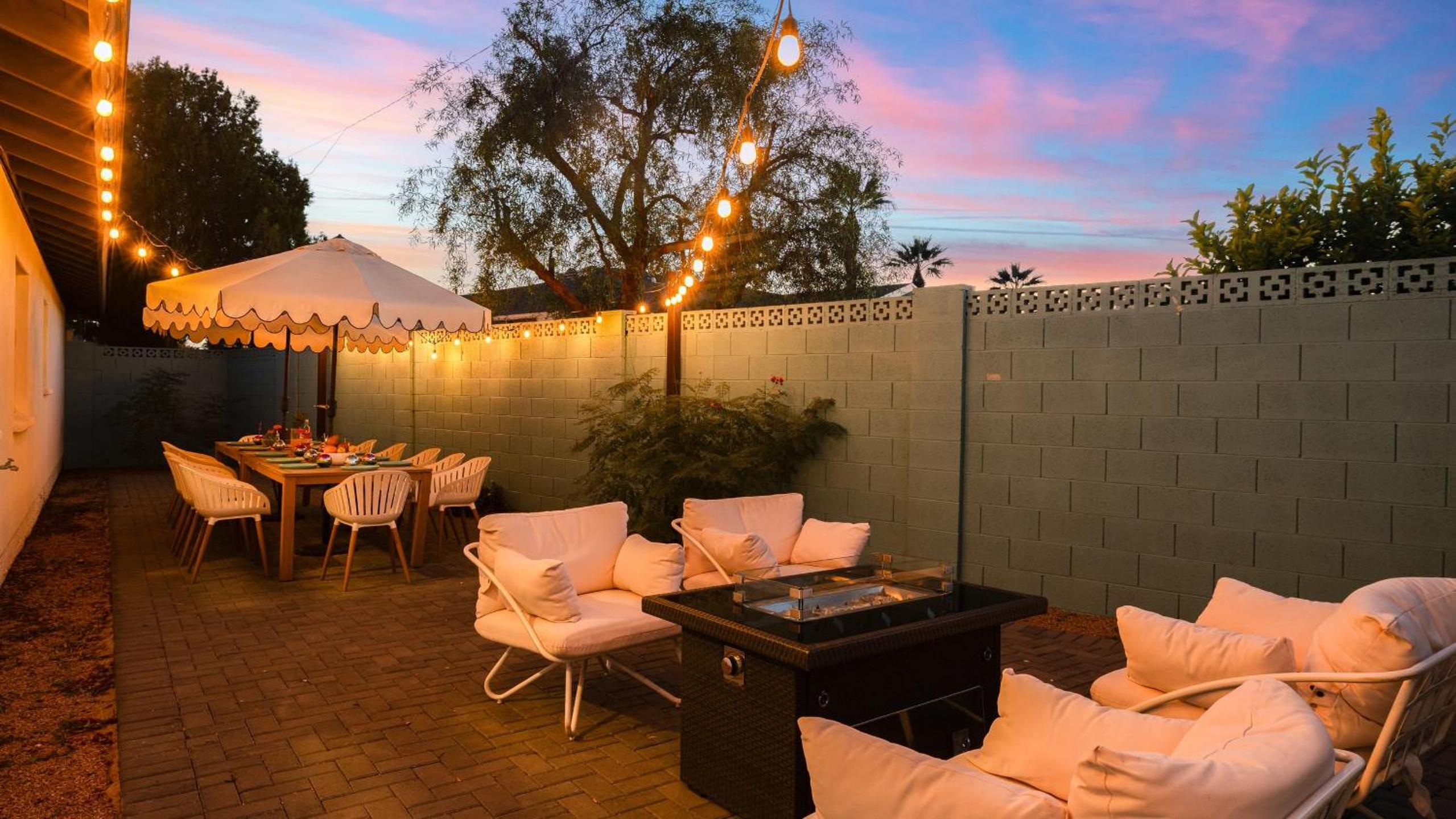 Scottsdale Retreat w Private Pool Outdoor Dining Close to Old Town Fun Casa Cambridge by AvantStay