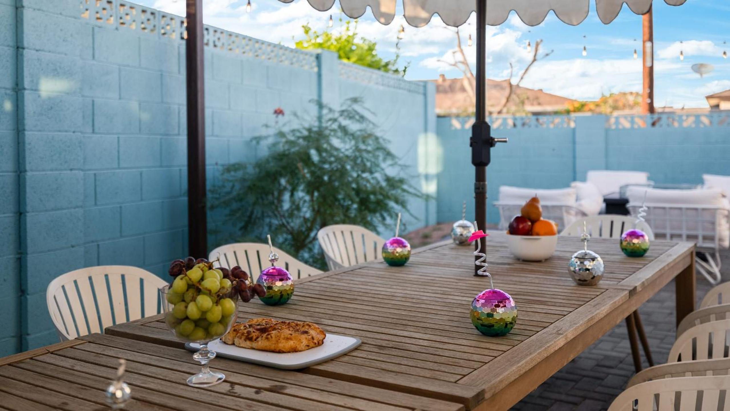 Scottsdale Retreat w Private Pool Outdoor Dining Close to Old Town Fun Casa Cambridge by AvantStay