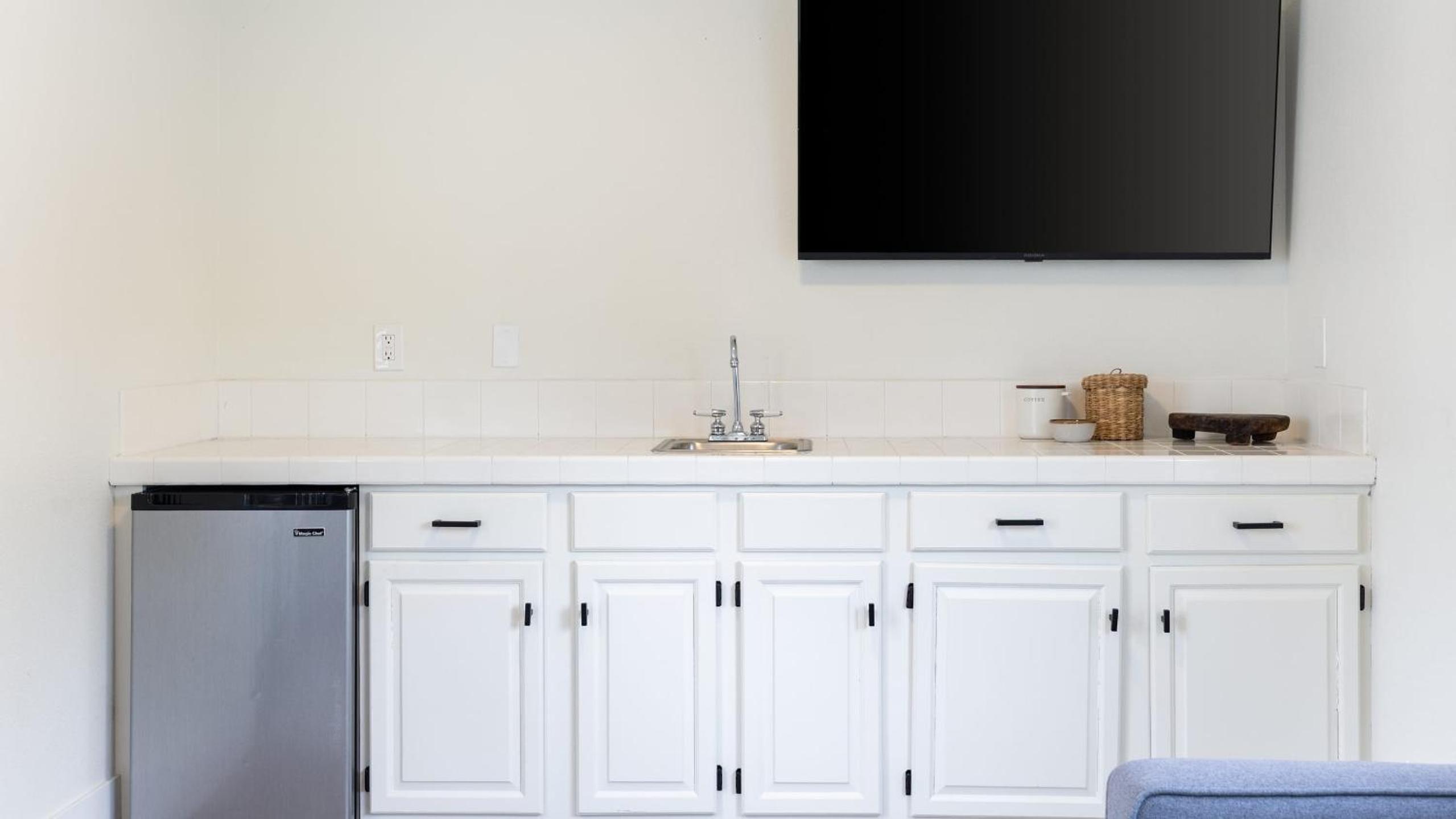 Temecula Stay w Pool Movie Room Sauna Tennis Court Panoramic Valley Views Via de Oro Estate by Avantstay