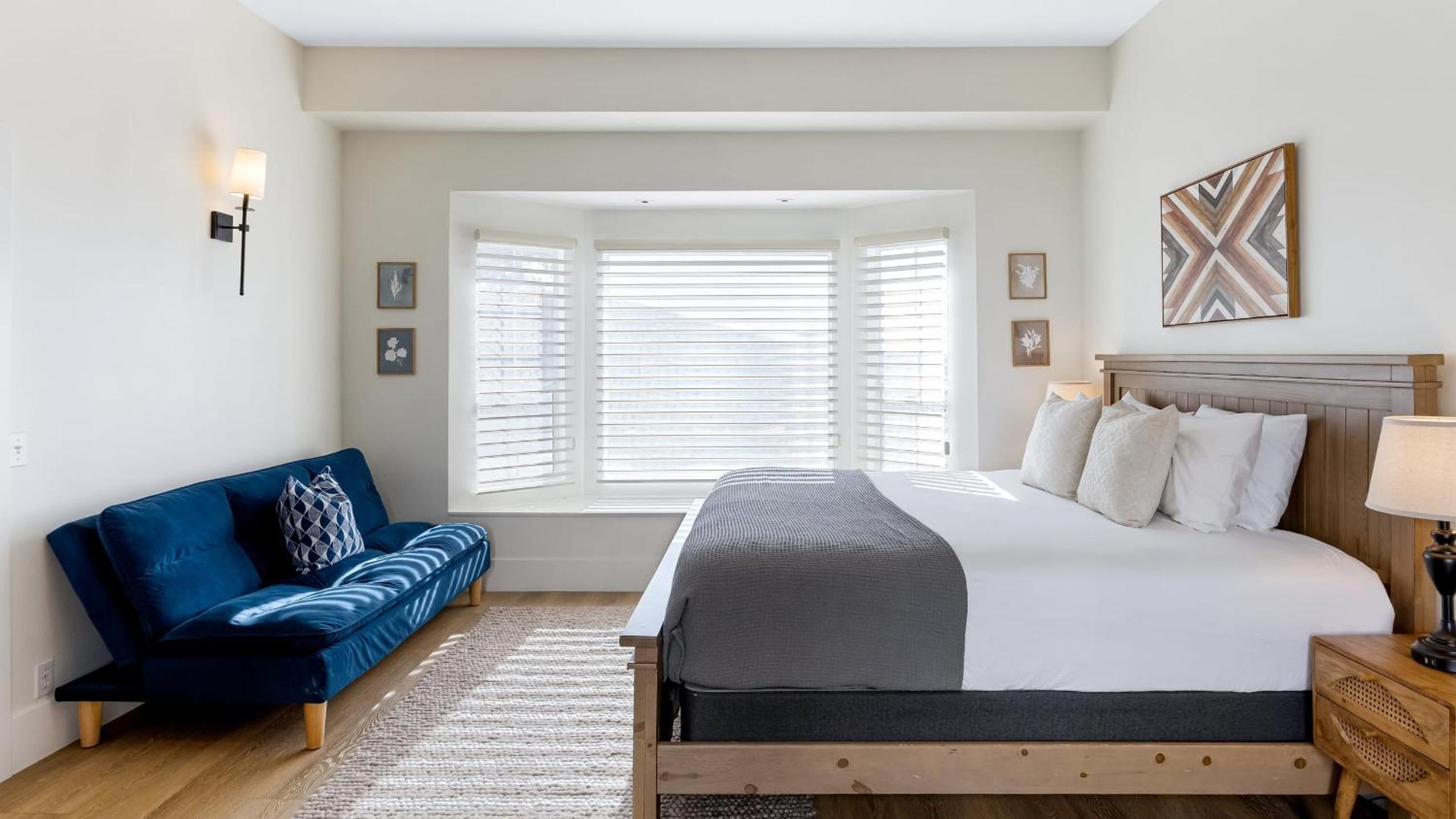 Temecula Stay w Pool Movie Room Sauna Tennis Court Panoramic Valley Views Via de Oro Estate by Avantstay