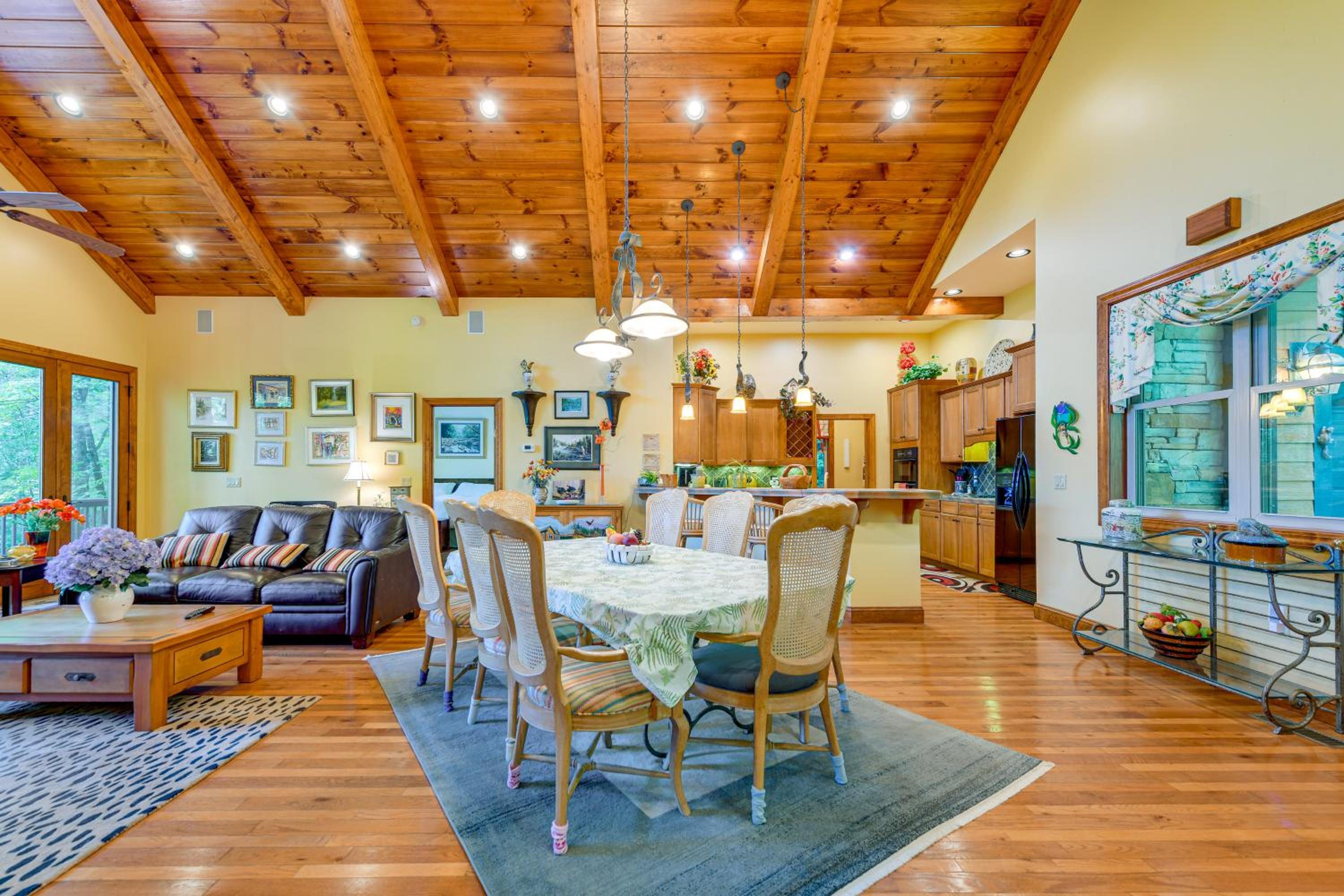 Fun with Family! Mtn-View Cabin with Deck in Sylva