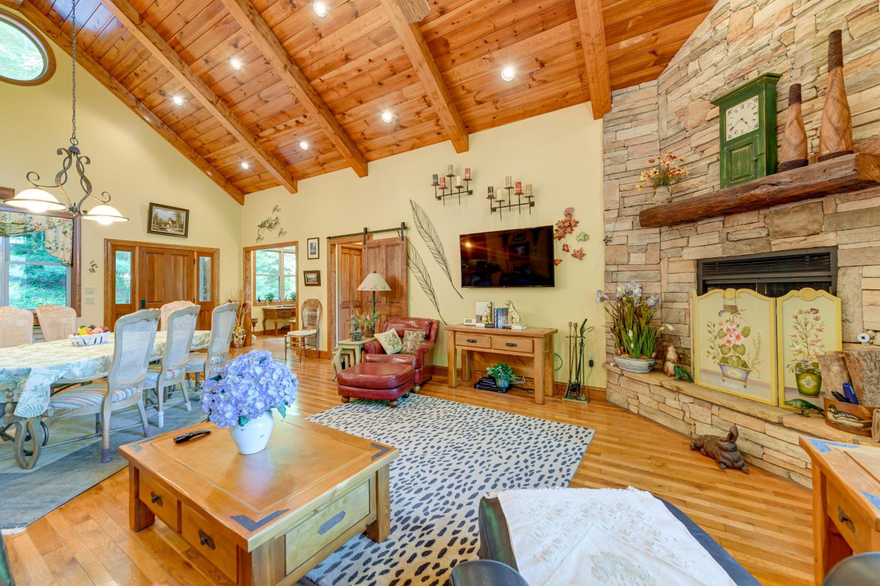 Fun with Family! Mtn-View Cabin with Deck in Sylva