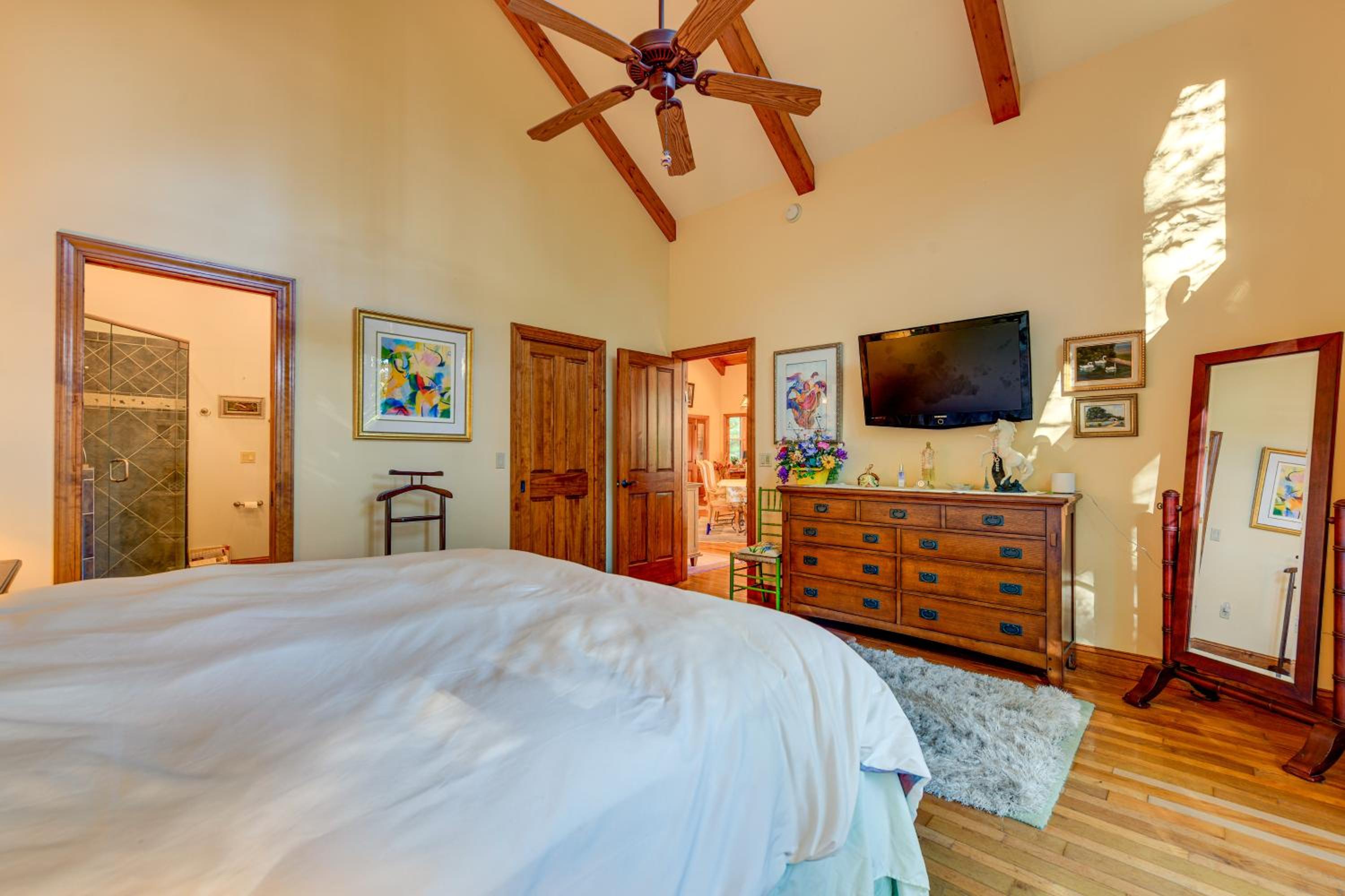 Fun with Family! Mtn-View Cabin with Deck in Sylva
