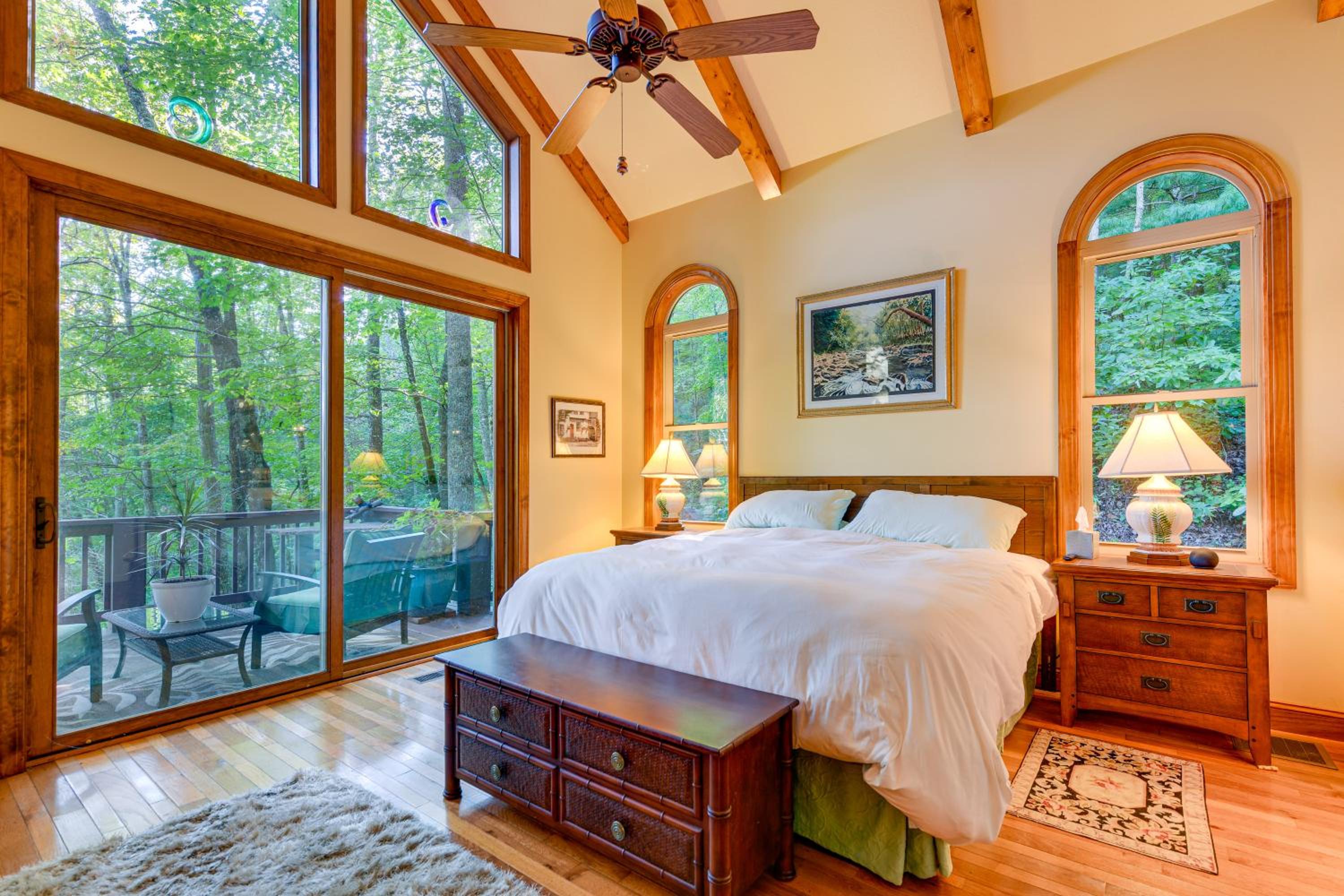 Fun with Family! Mtn-View Cabin with Deck in Sylva