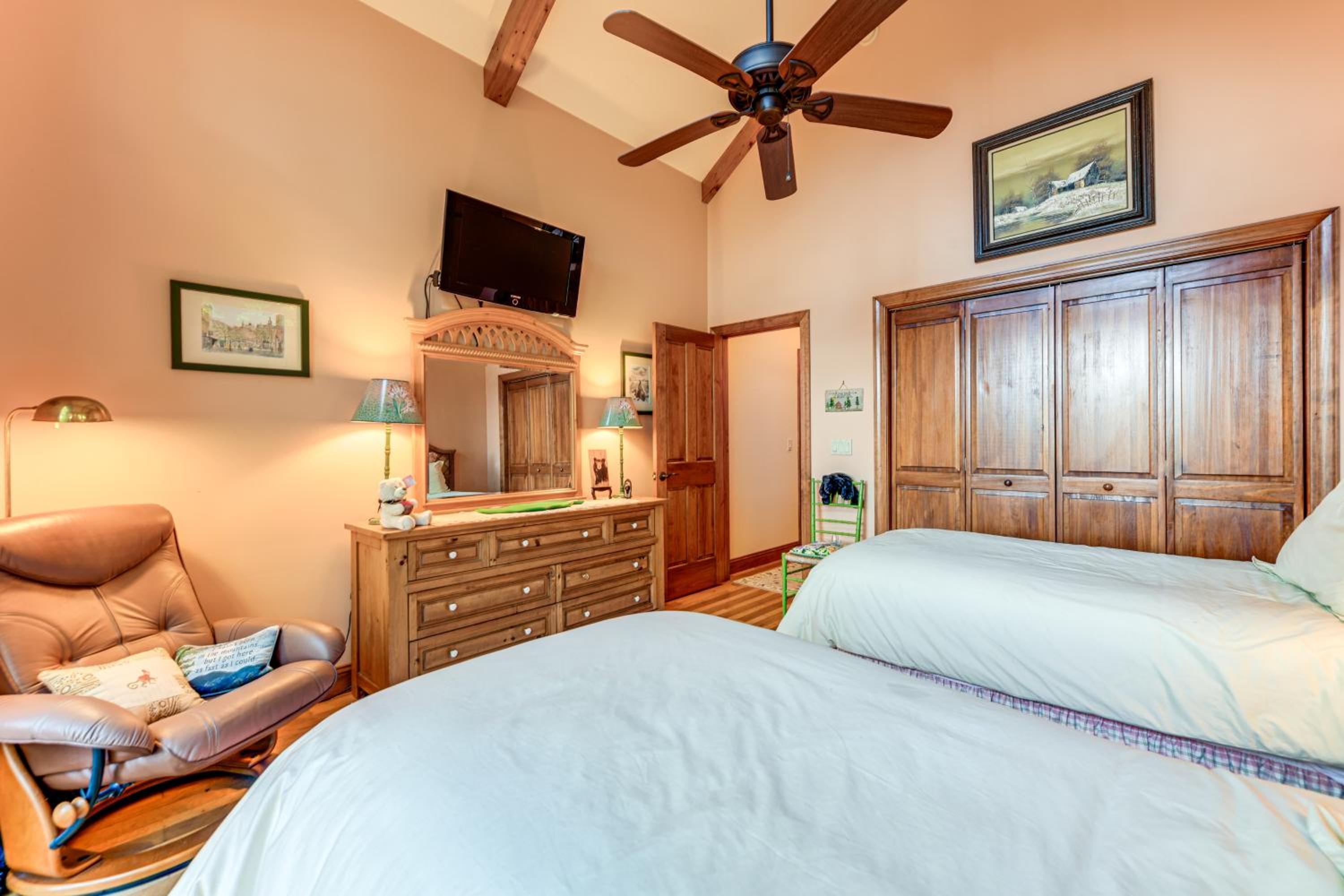 Fun with Family! Mtn-View Cabin with Deck in Sylva