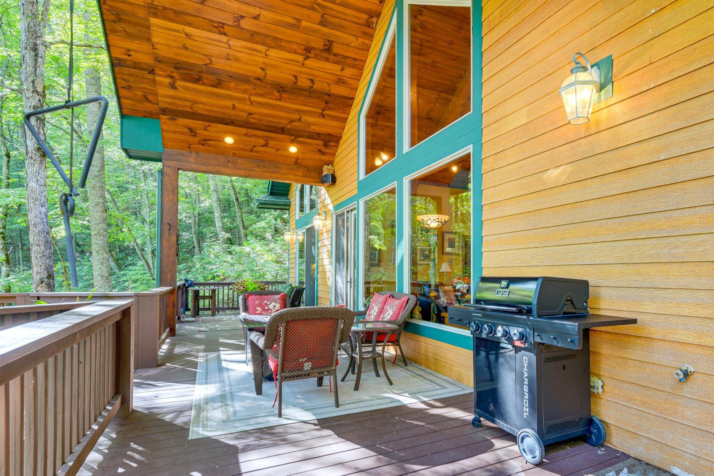 Fun with Family! Mtn-View Cabin with Deck in Sylva