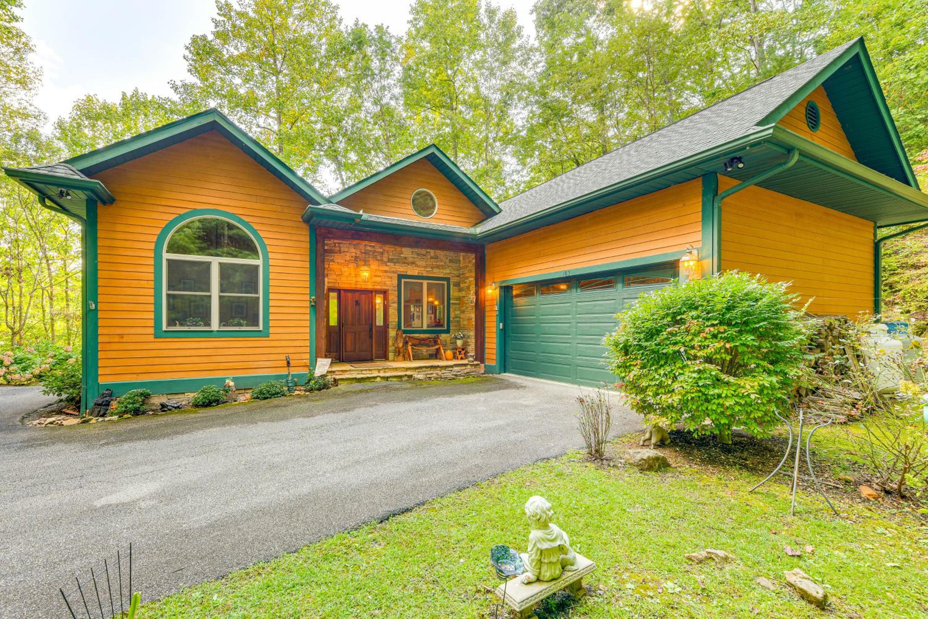 Fun with Family! Mtn-View Cabin with Deck in Sylva
