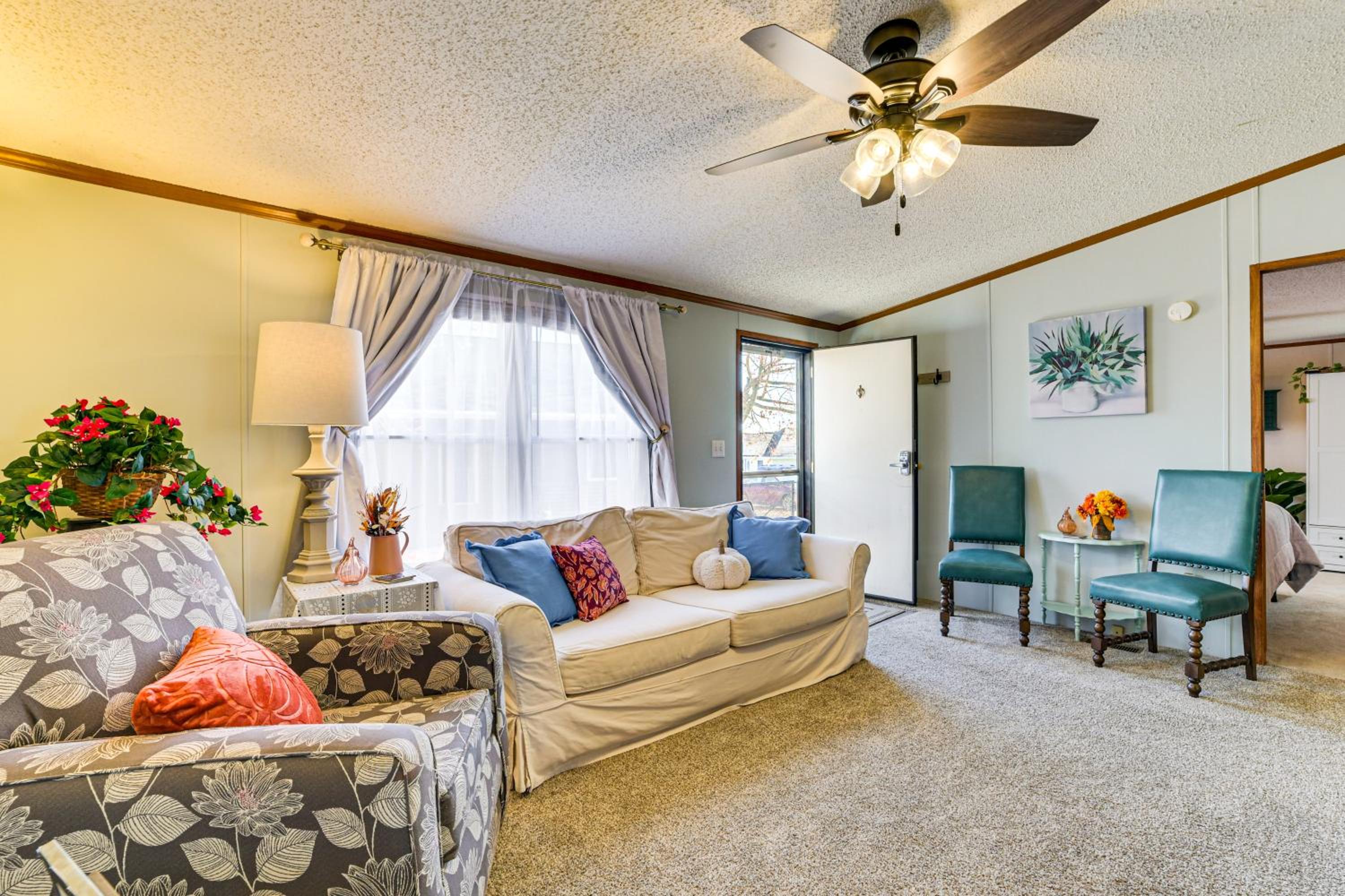 Walk to Houghton Lake! Family Retreat with Patio