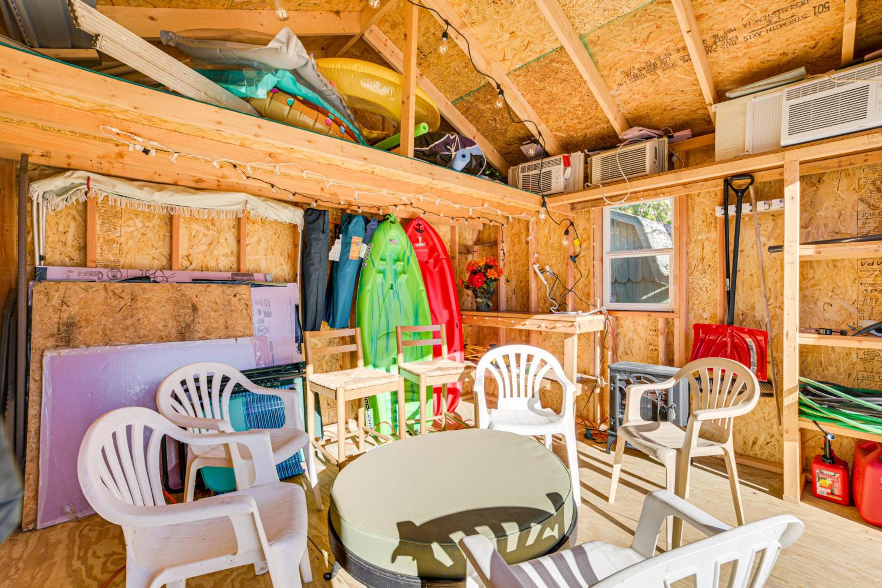 Walk to Houghton Lake! Family Retreat with Patio