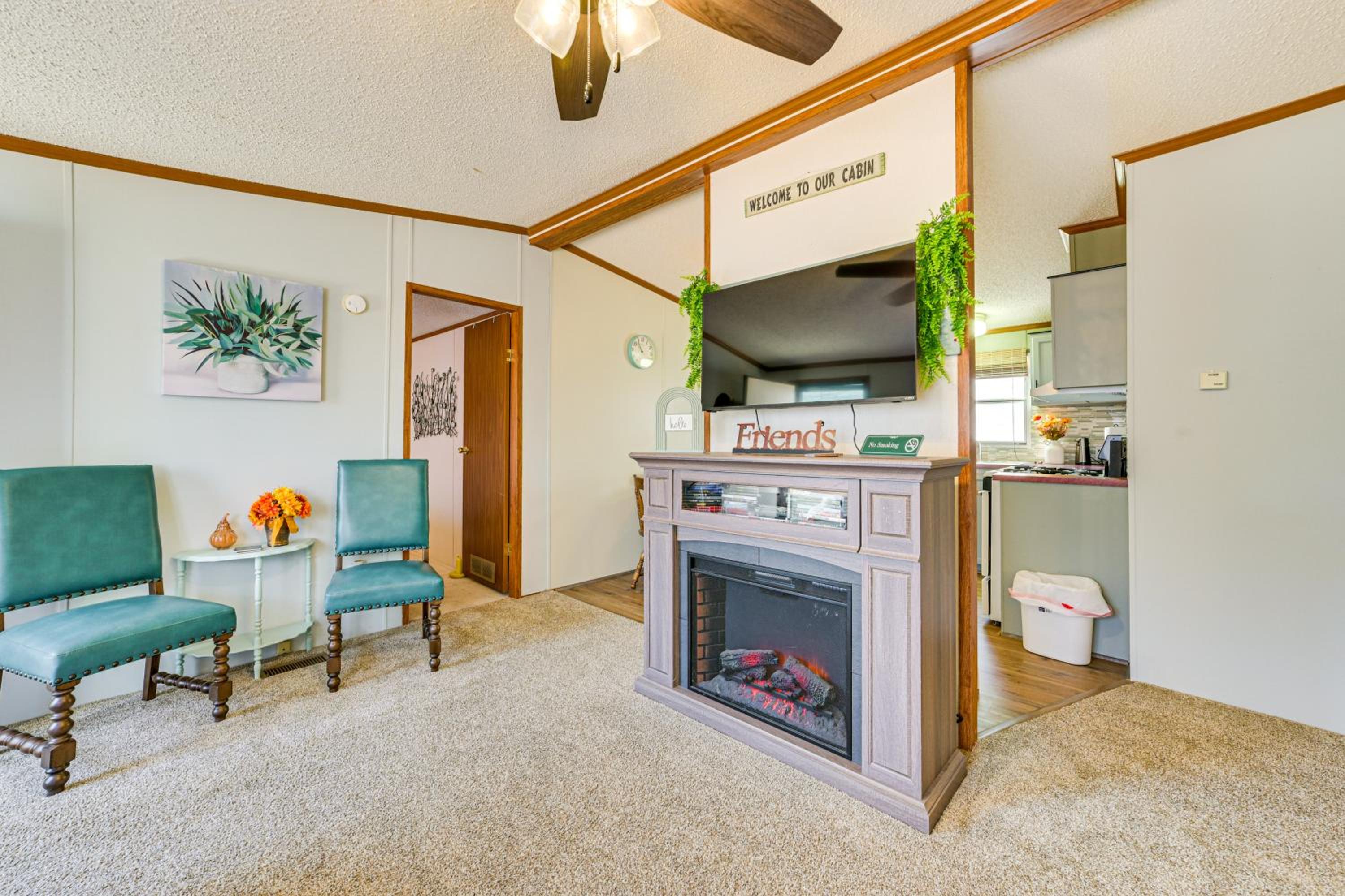Walk to Houghton Lake! Family Retreat with Patio