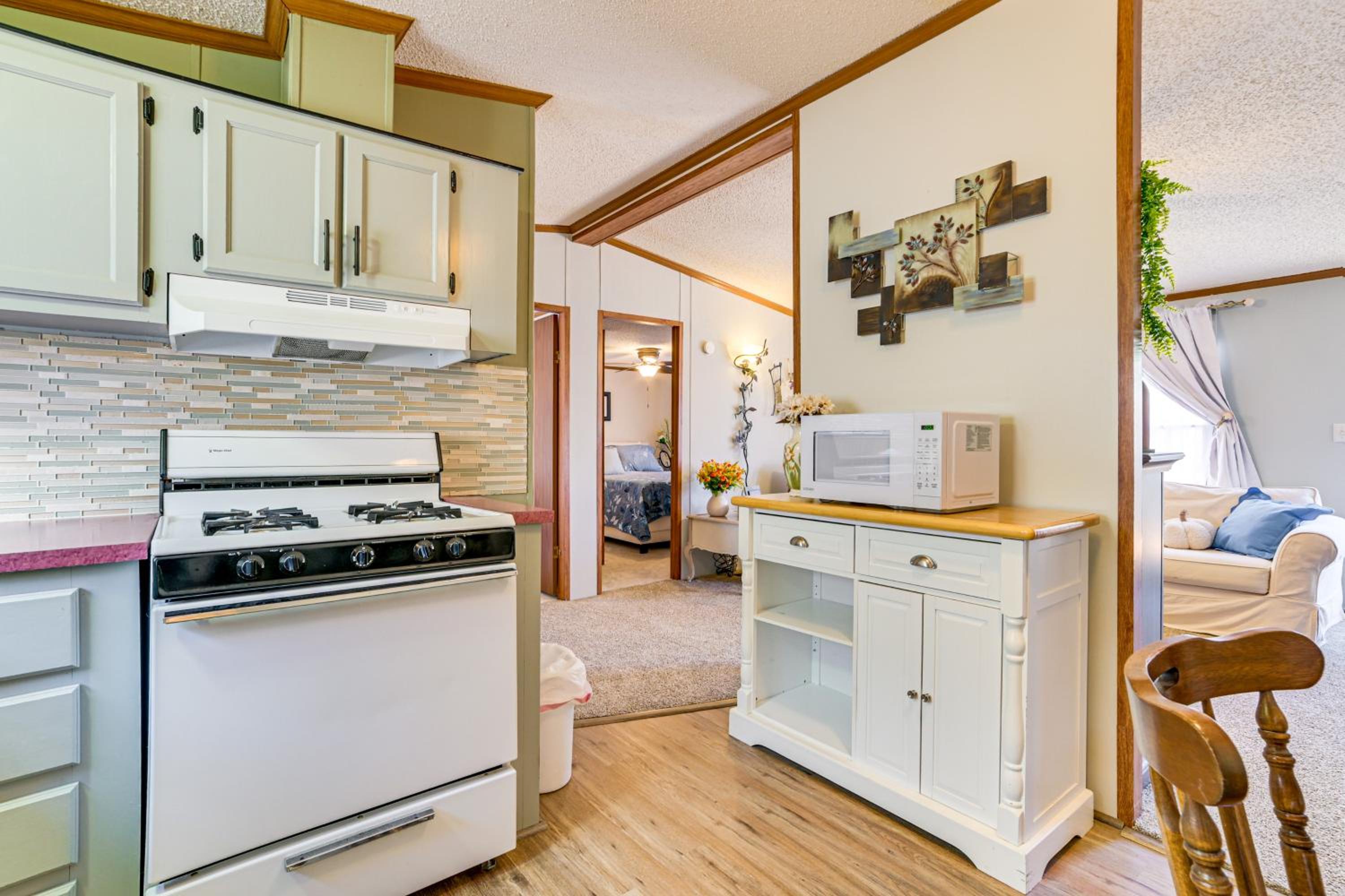 Walk to Houghton Lake! Family Retreat with Patio