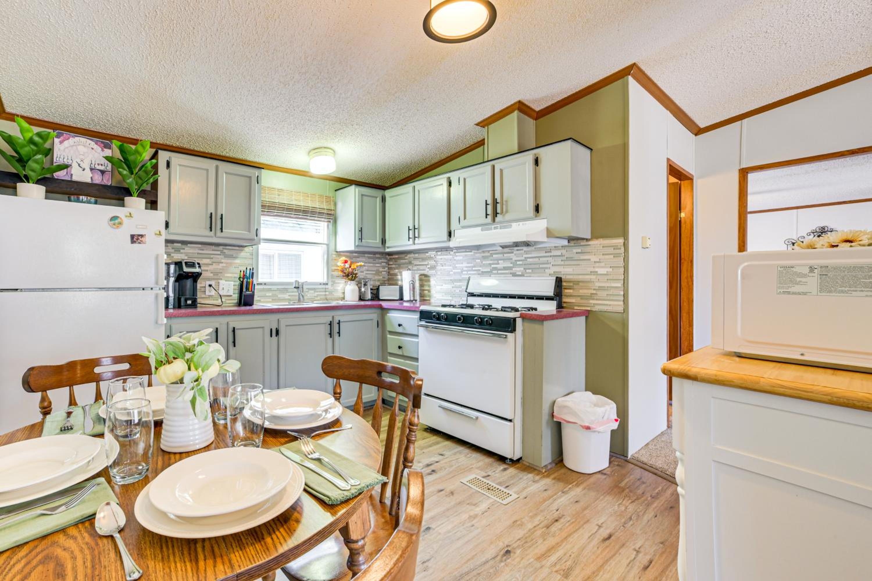 Walk to Houghton Lake! Family Retreat with Patio