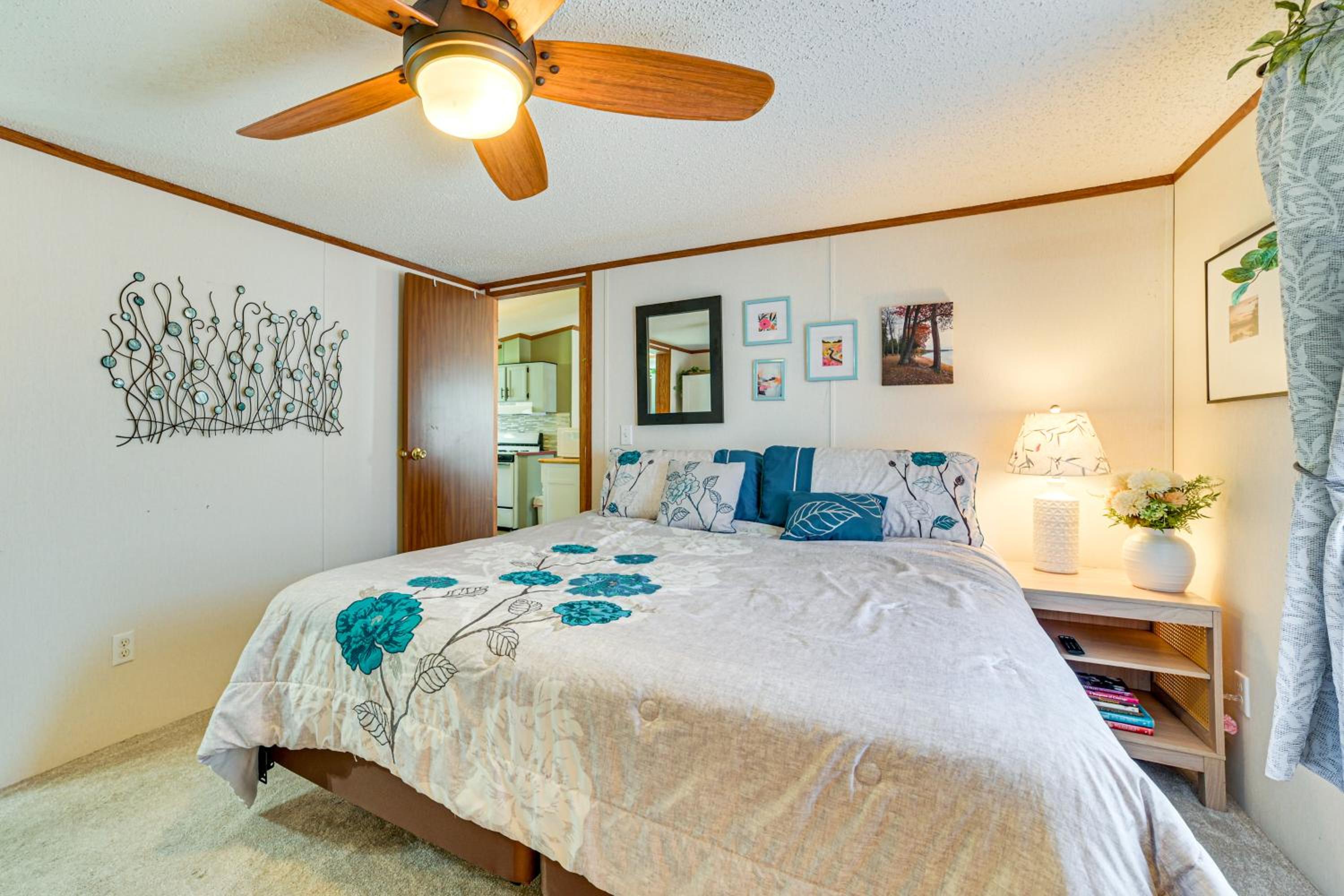 Walk to Houghton Lake! Family Retreat with Patio