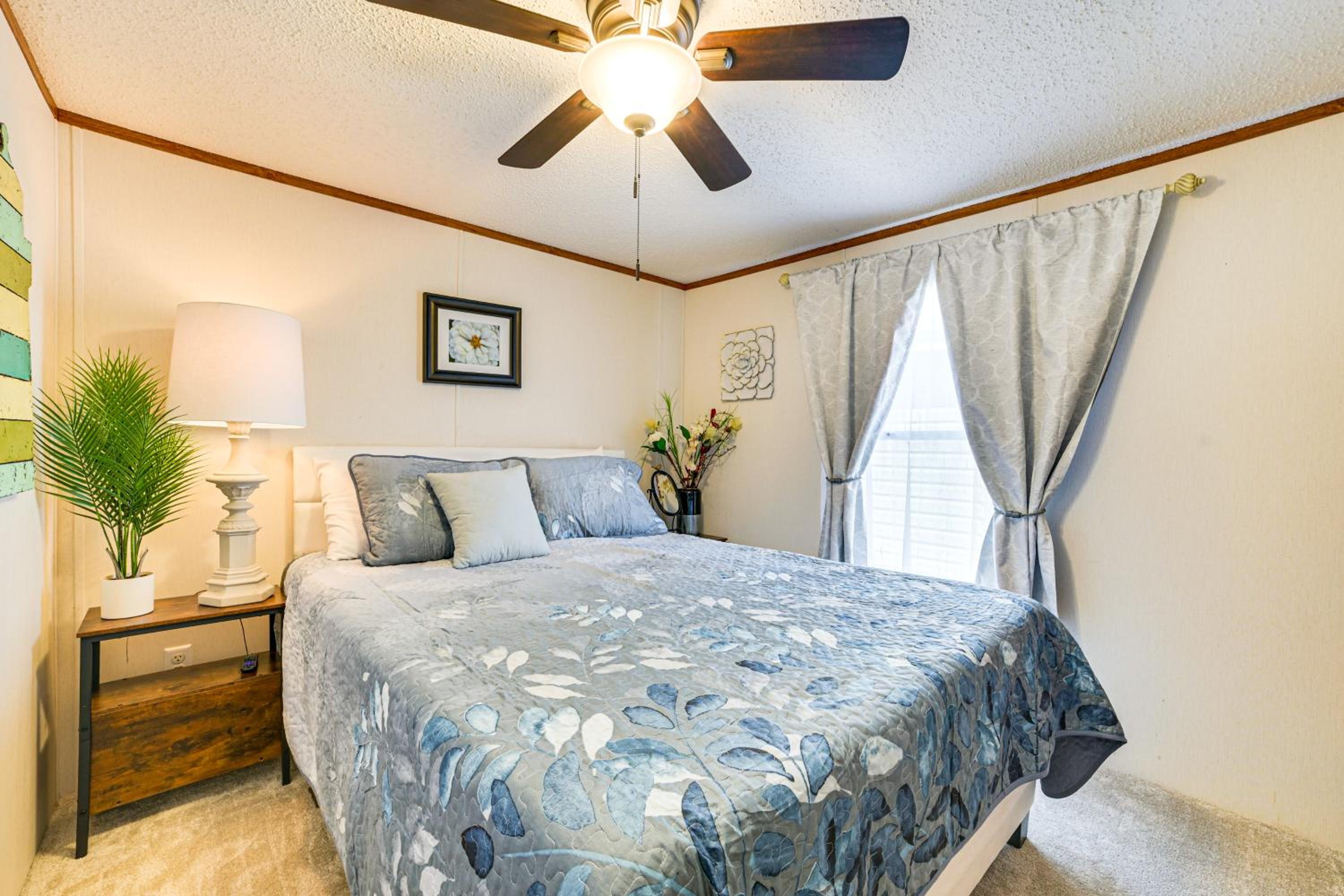 Walk to Houghton Lake! Family Retreat with Patio