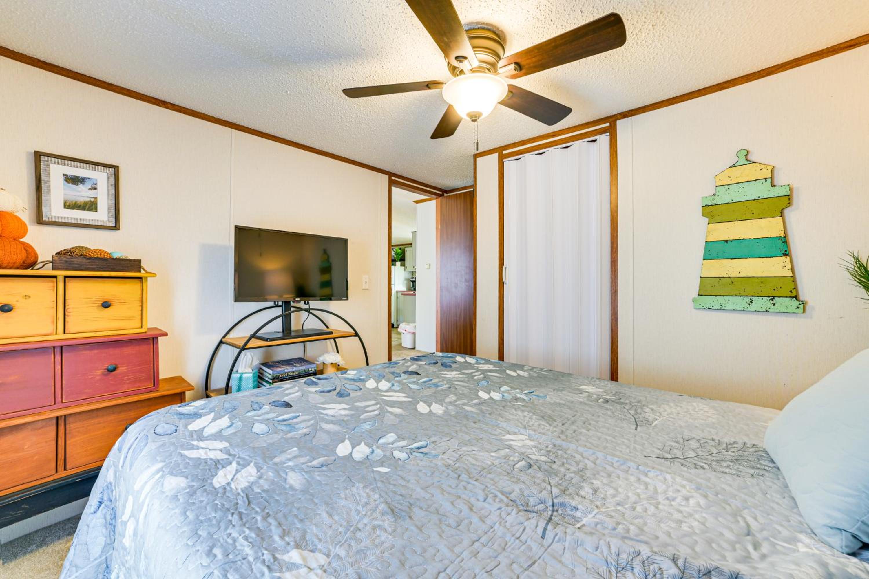 Walk to Houghton Lake! Family Retreat with Patio