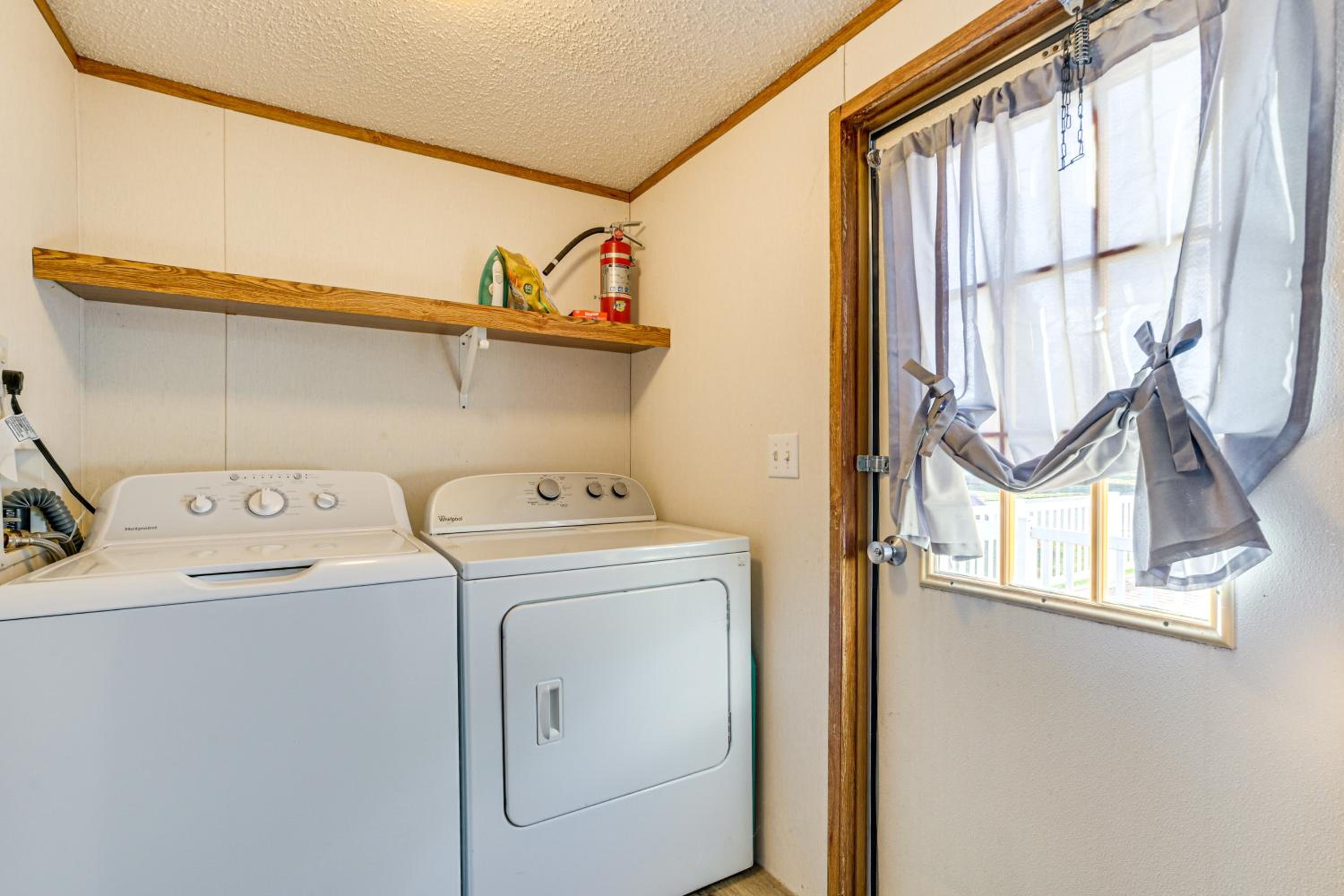 Walk to Houghton Lake! Family Retreat with Patio