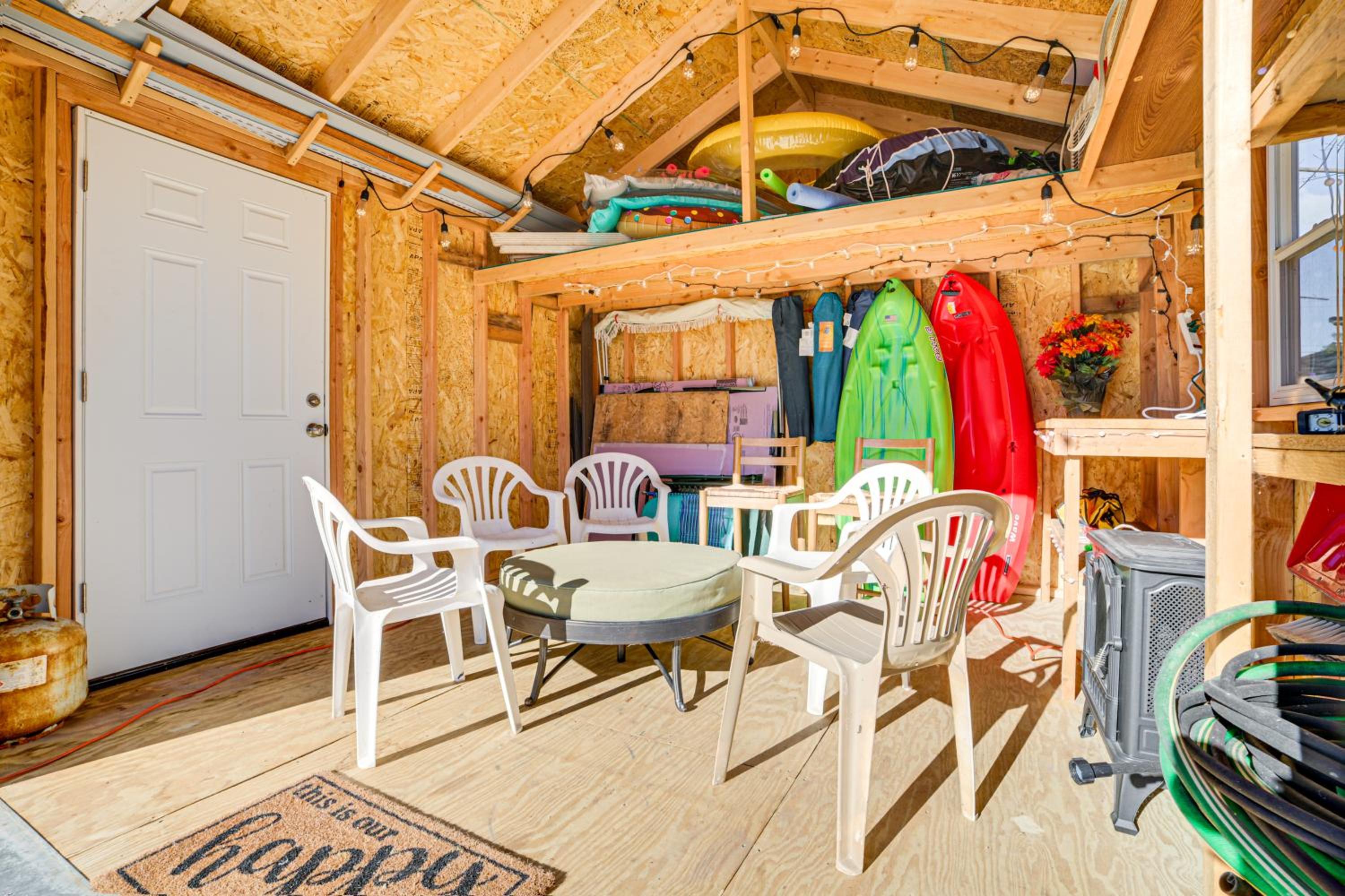 Walk to Houghton Lake! Family Retreat with Patio