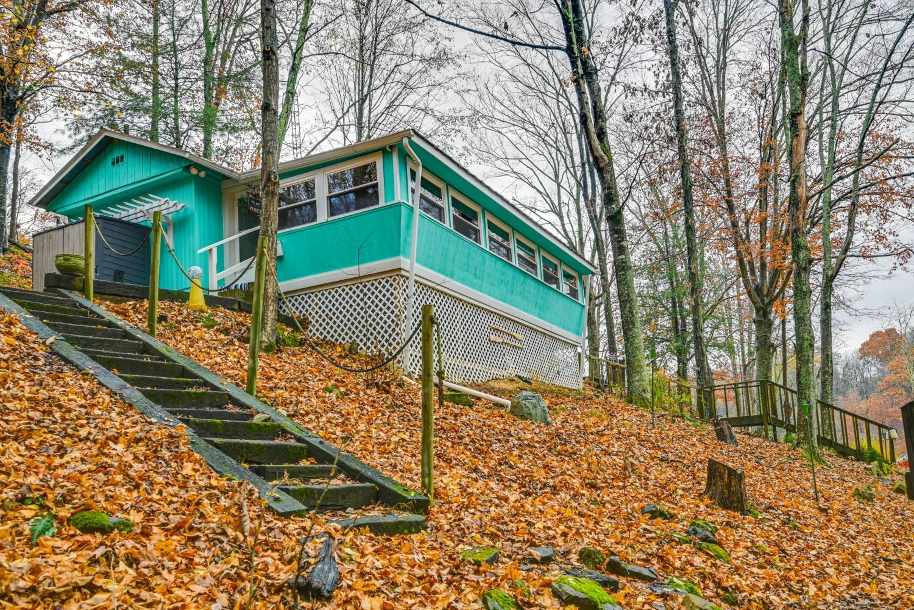 Lake Malone Cabin Getaway! Dock, Fire Pit, Grill
