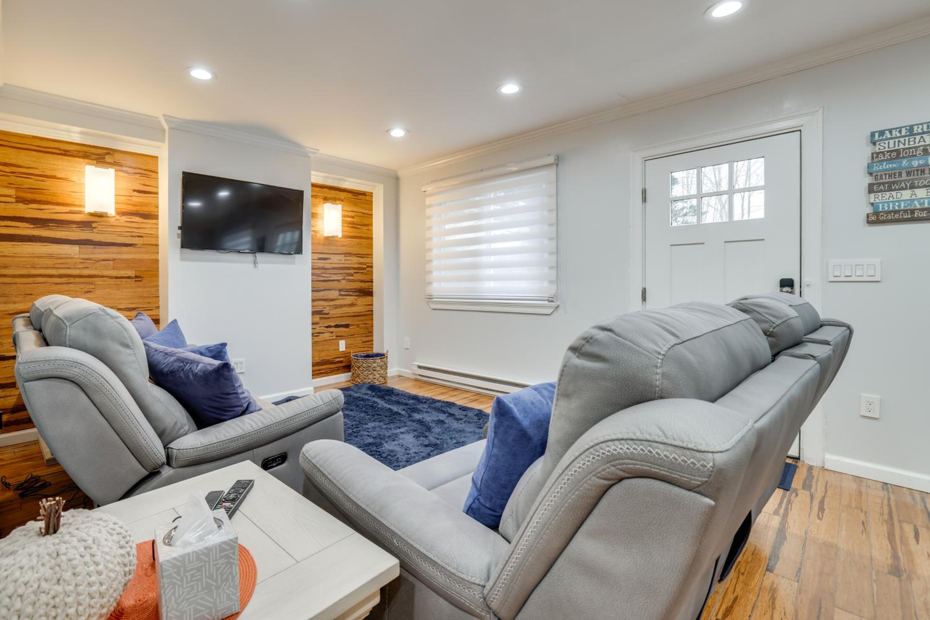 Waterfront Arrowhead Lake Retreat with Resort Perks!