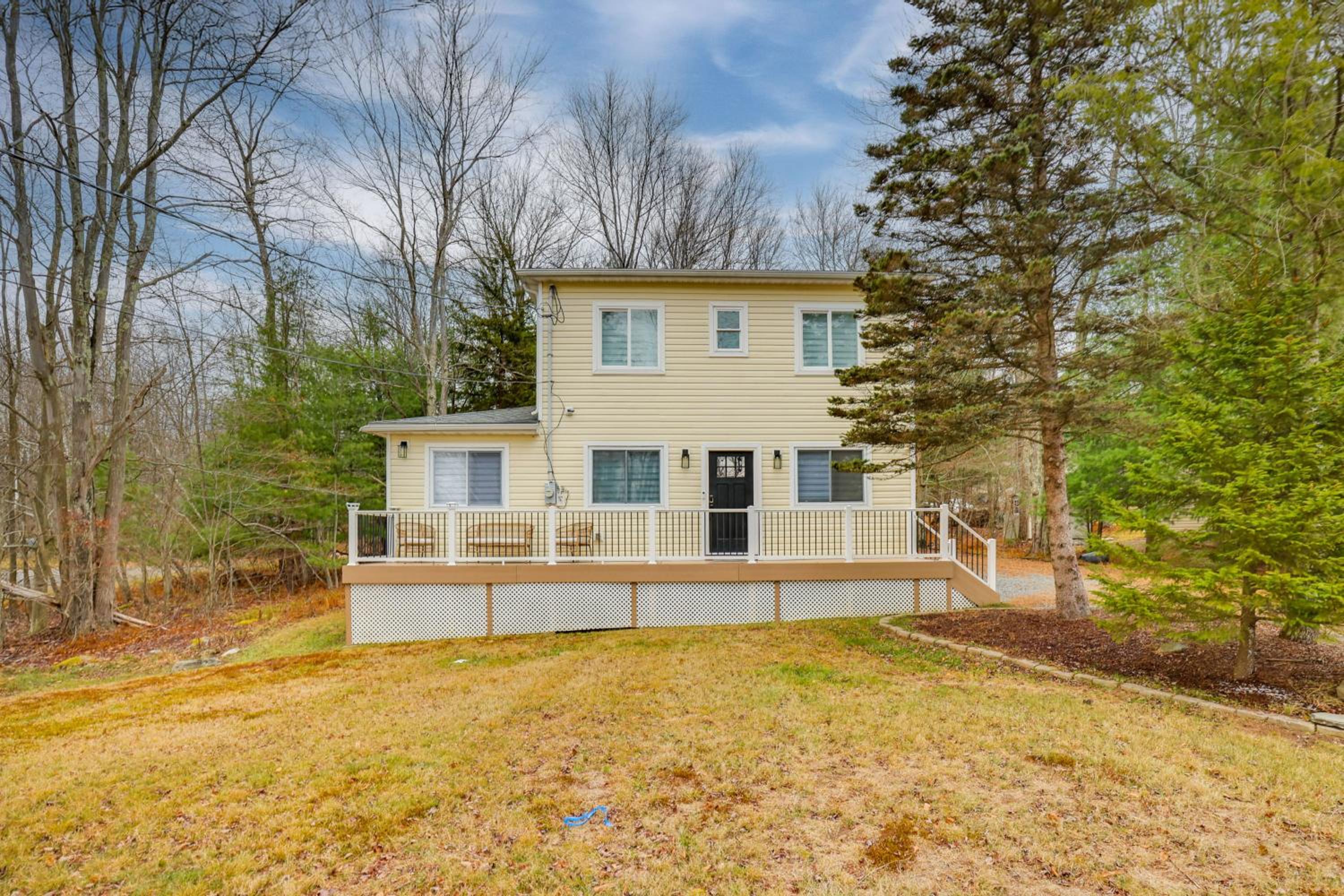 Waterfront Arrowhead Lake Retreat with Resort Perks!