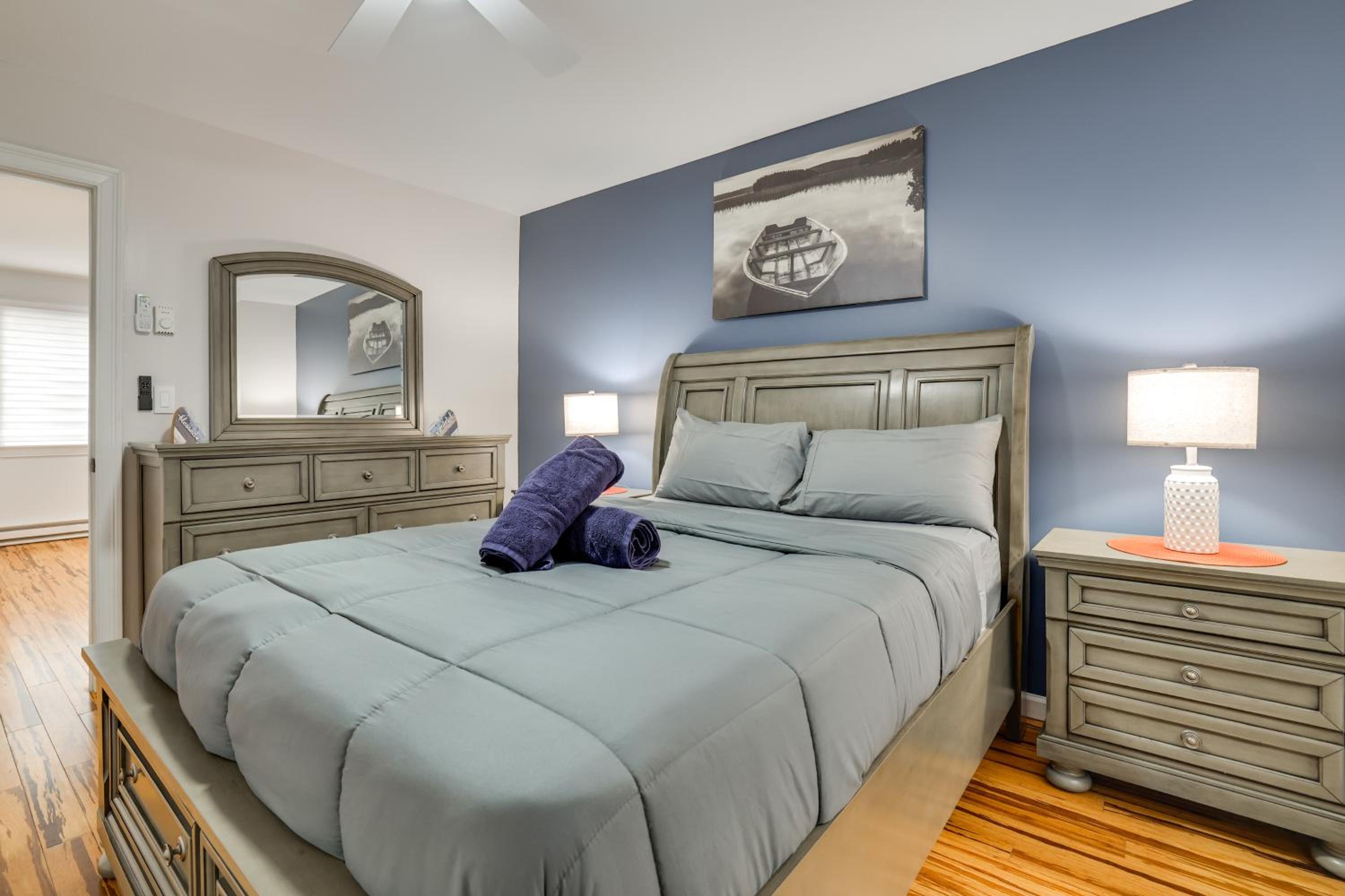 Waterfront Arrowhead Lake Retreat with Resort Perks!