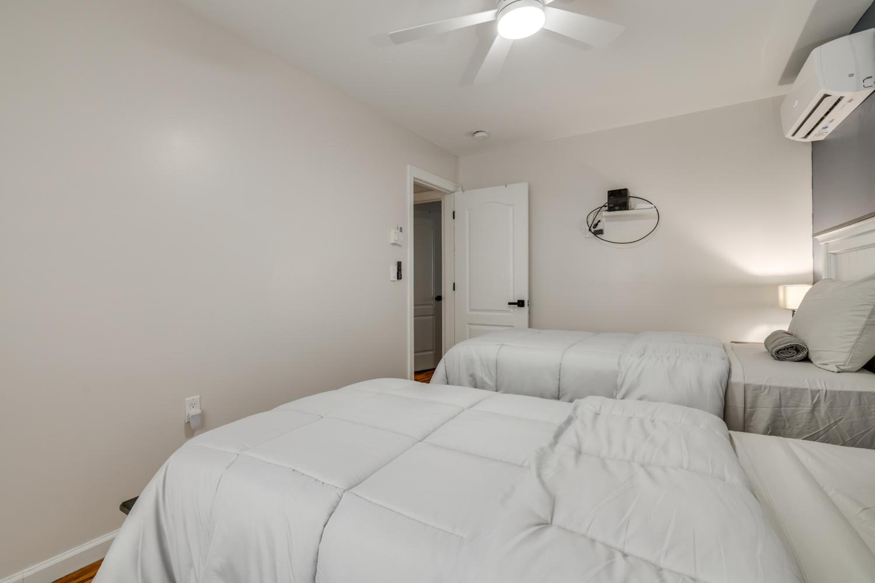 Waterfront Arrowhead Lake Retreat with Resort Perks!