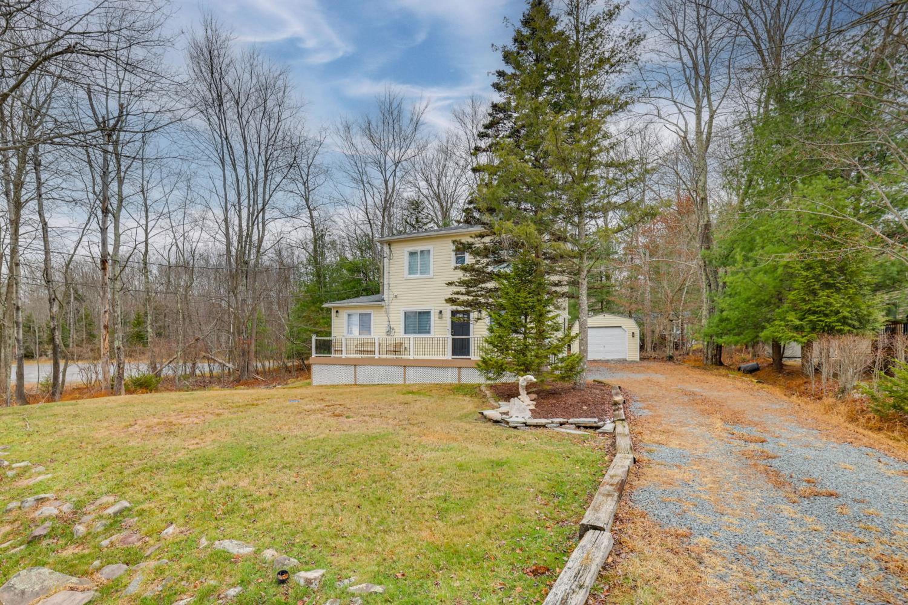 Waterfront Arrowhead Lake Retreat with Resort Perks!
