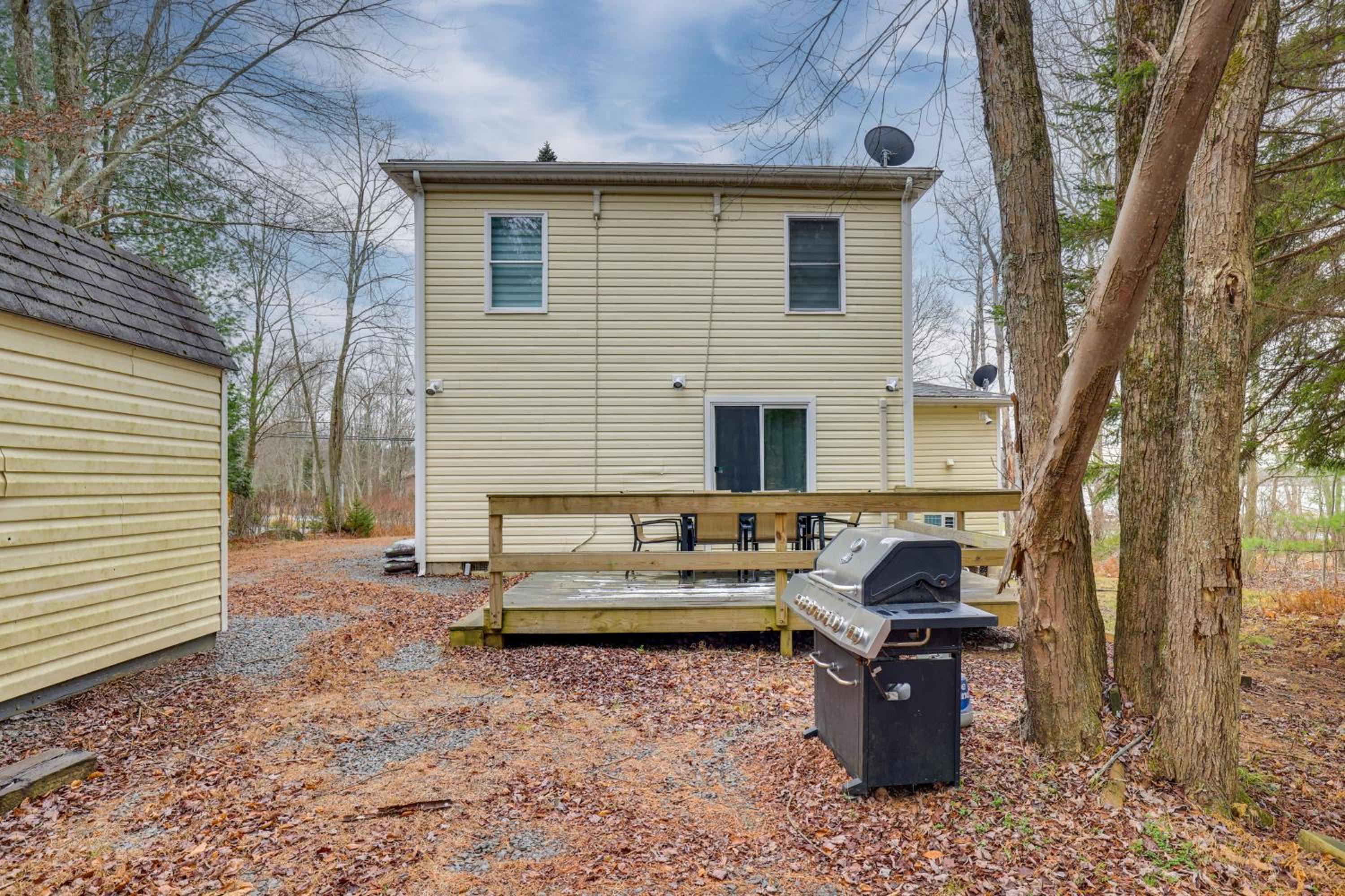 Waterfront Arrowhead Lake Retreat with Resort Perks!