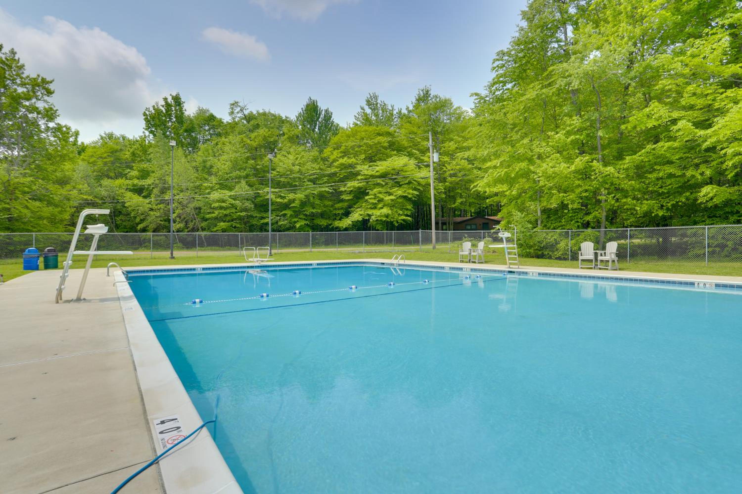 Waterfront Arrowhead Lake Retreat with Resort Perks!