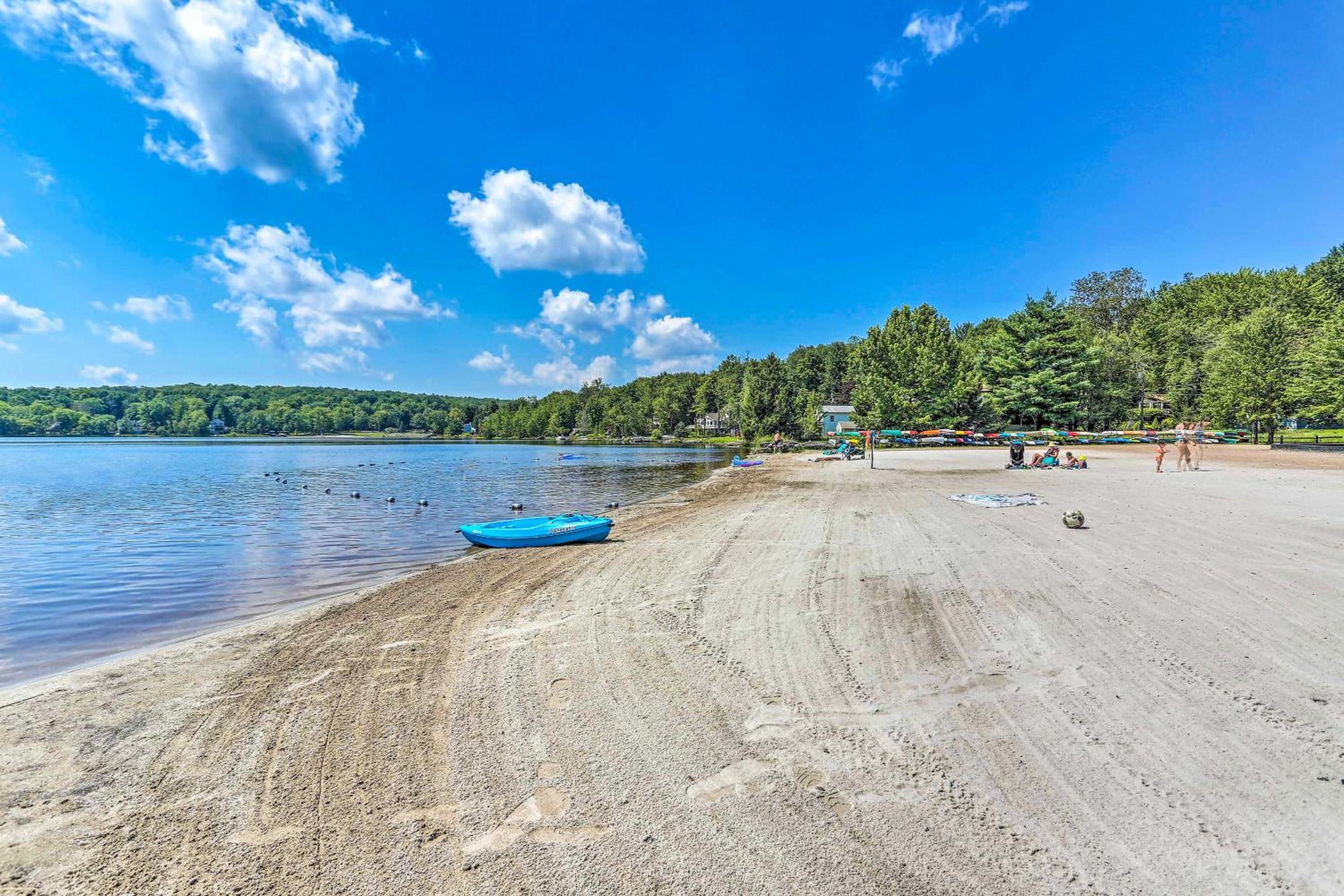 Waterfront Arrowhead Lake Retreat with Resort Perks!