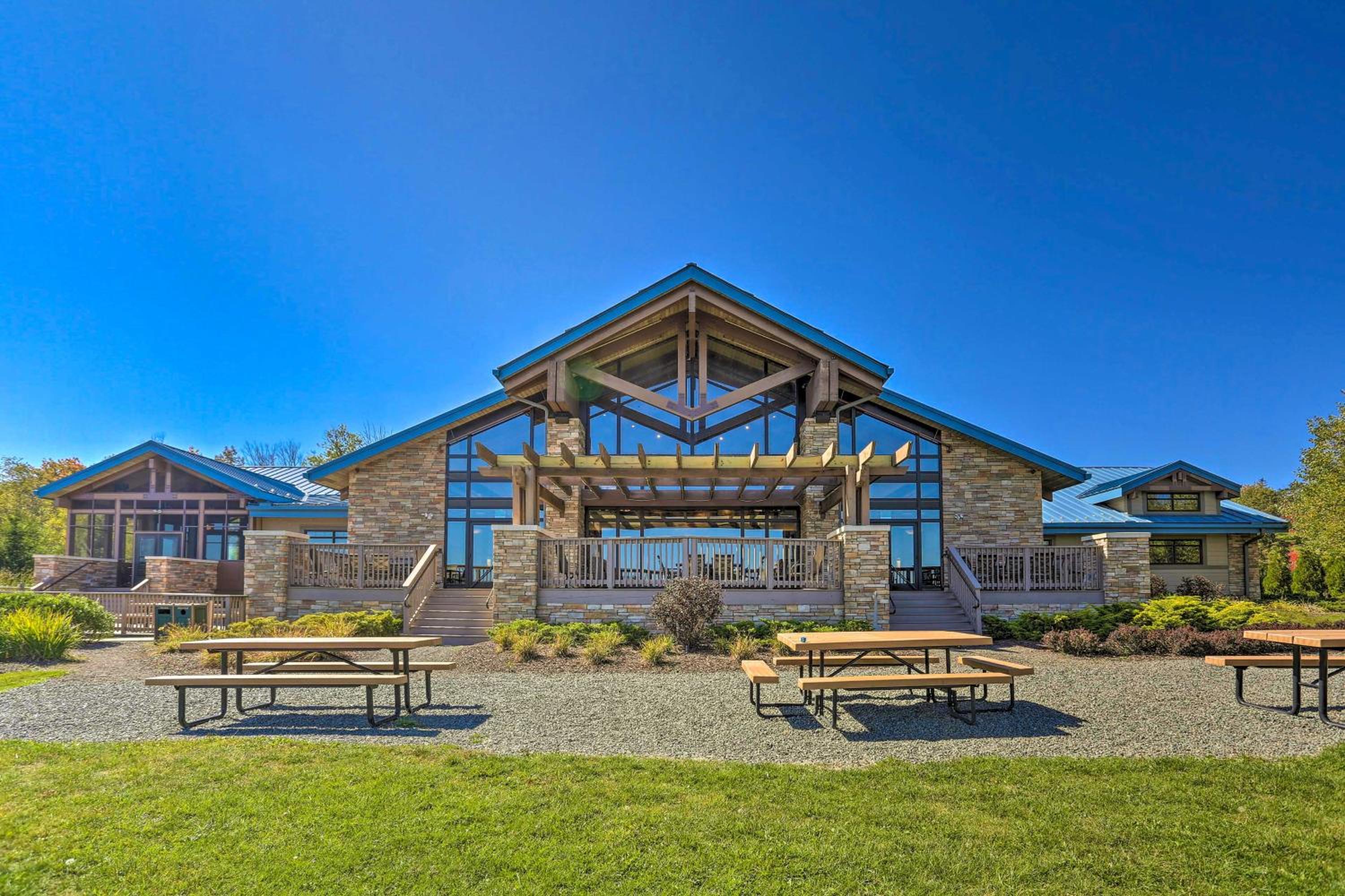 Waterfront Arrowhead Lake Retreat with Resort Perks!