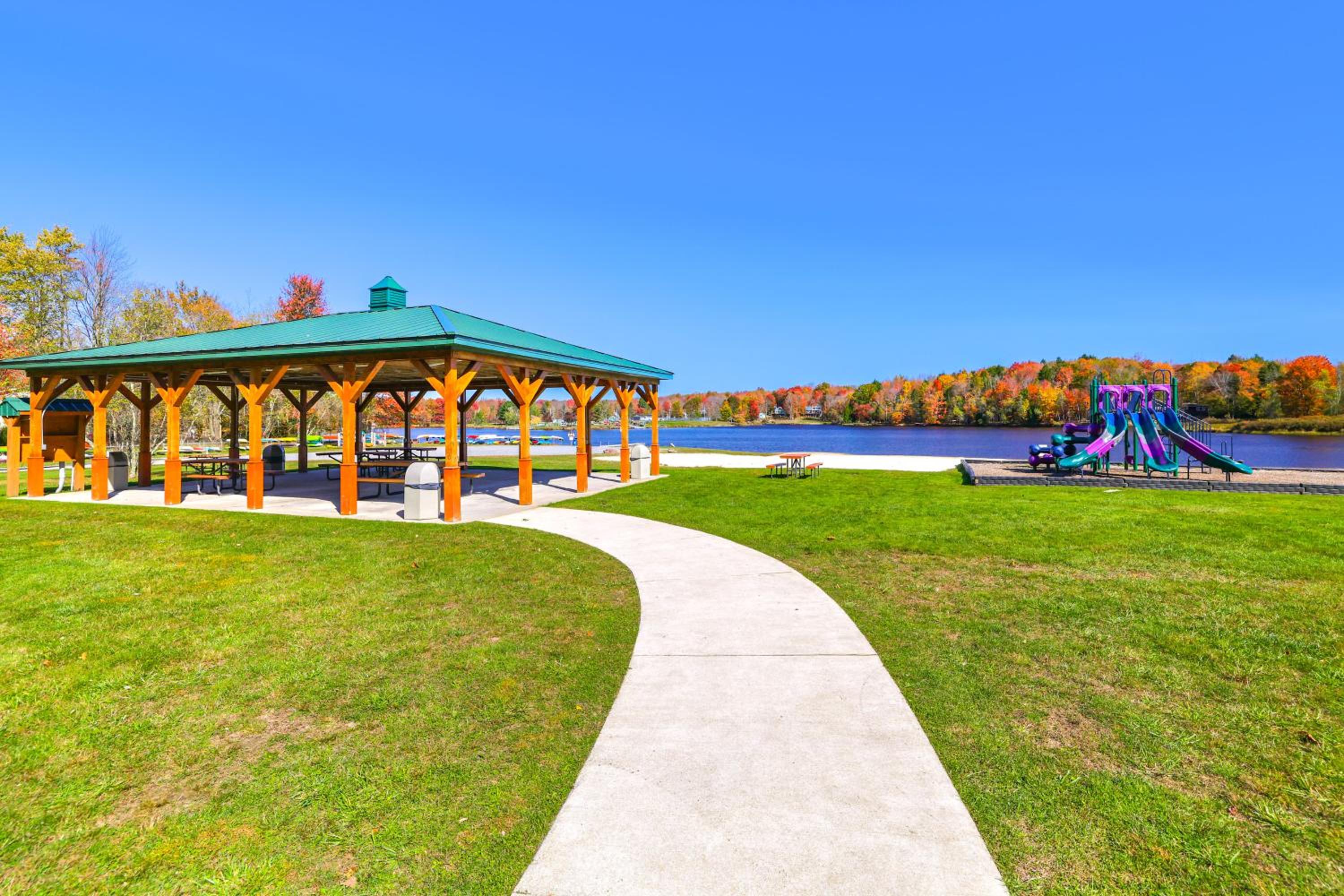 Waterfront Arrowhead Lake Retreat with Resort Perks!