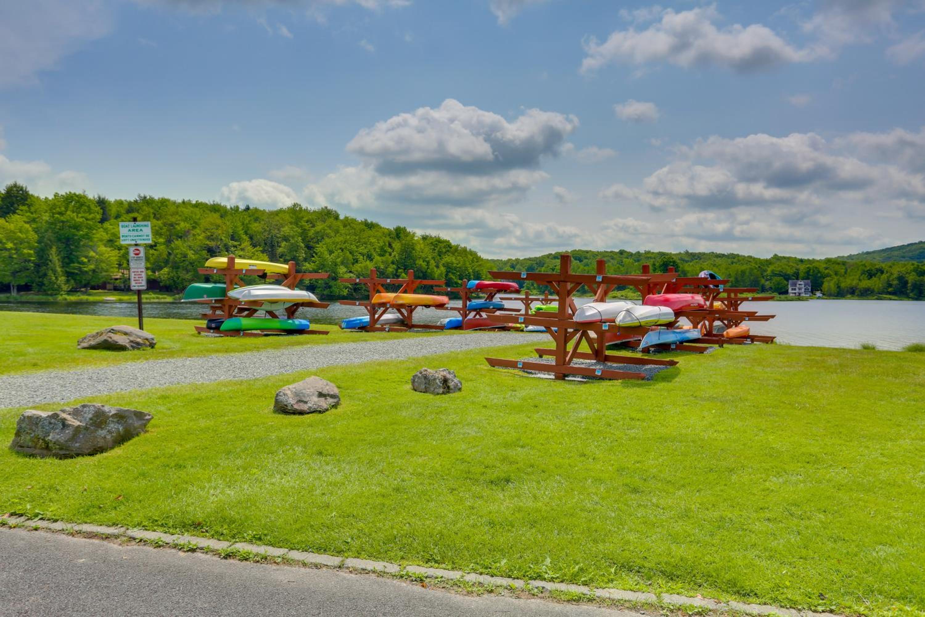 Waterfront Arrowhead Lake Retreat with Resort Perks!
