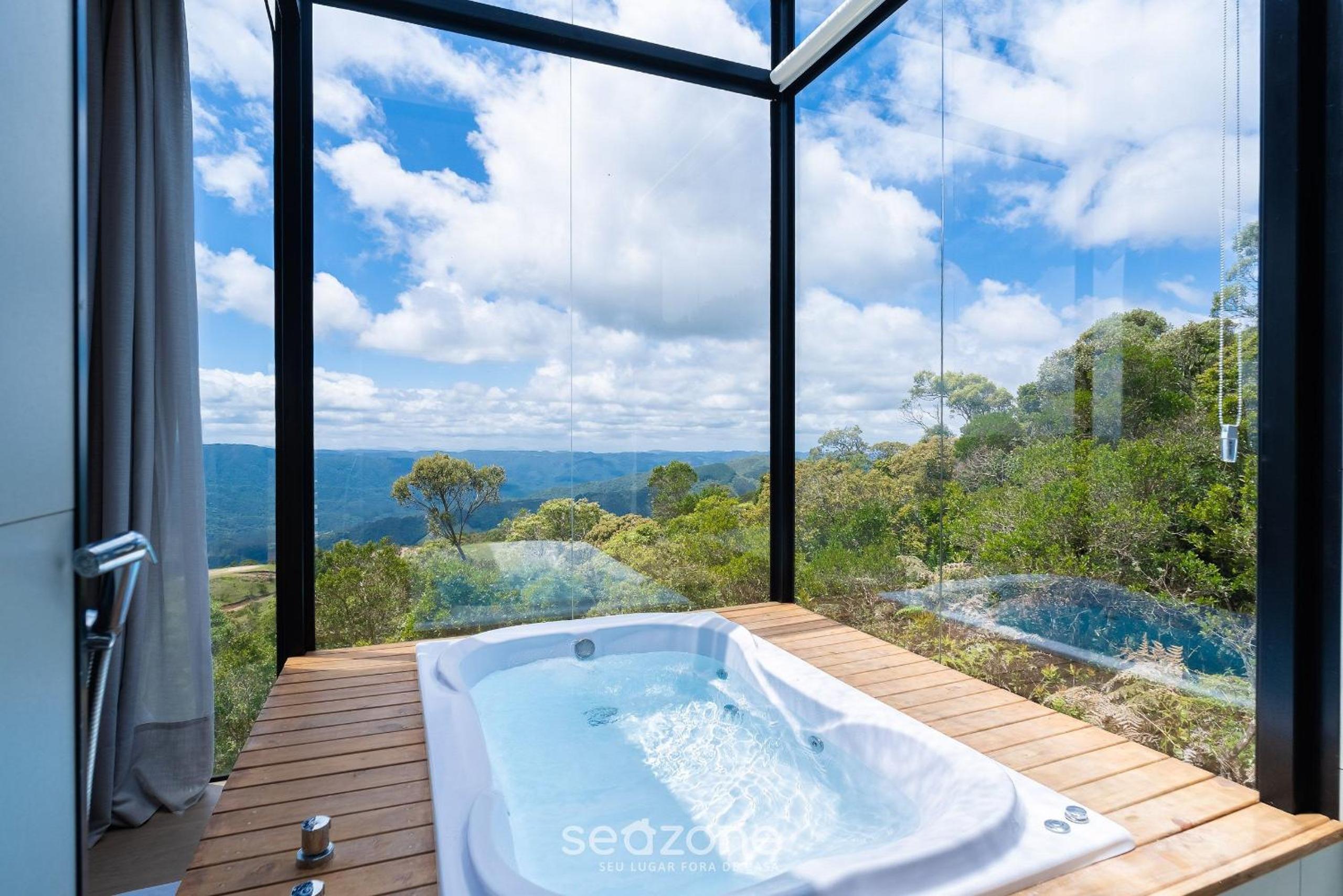 Charming chalet with fireplace and hot tub! VST044