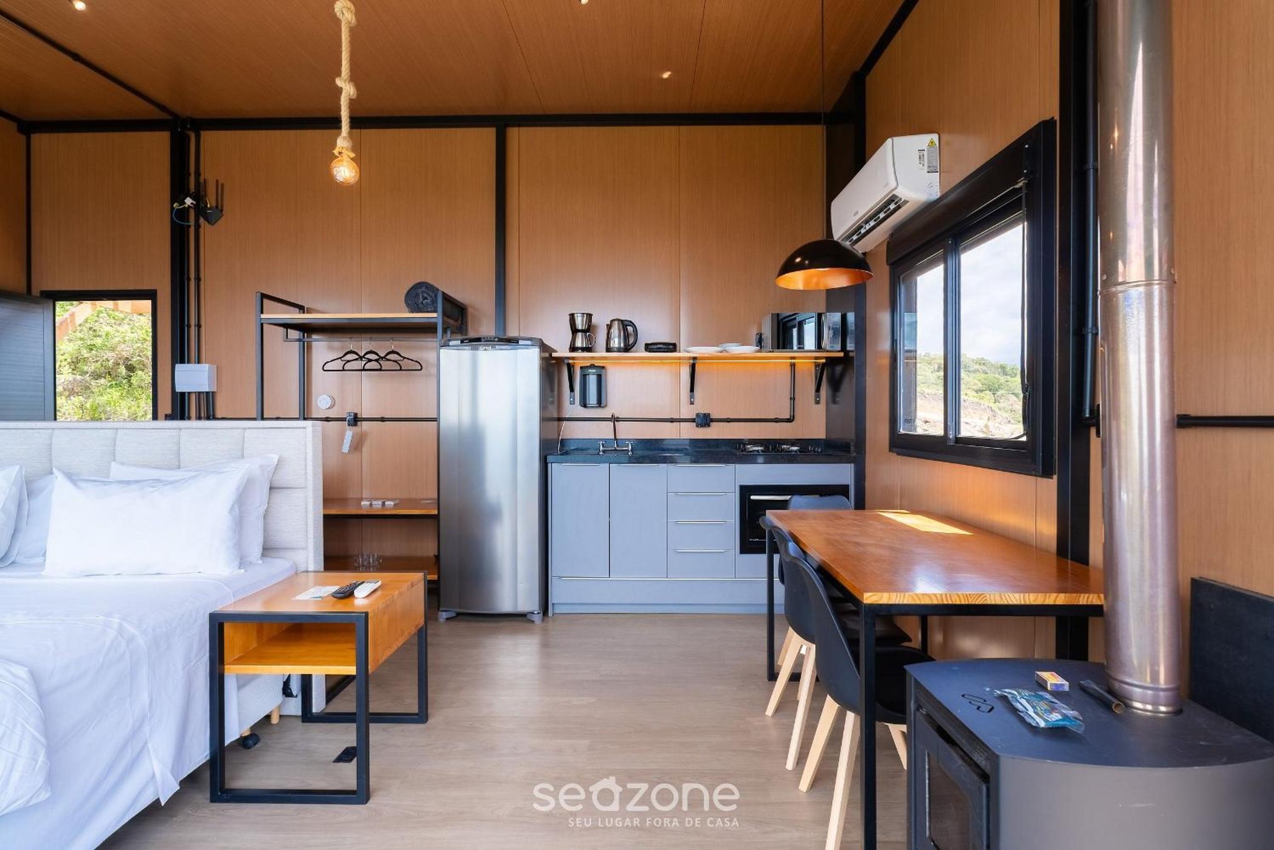 Charming chalet with fireplace and hot tub! VST044