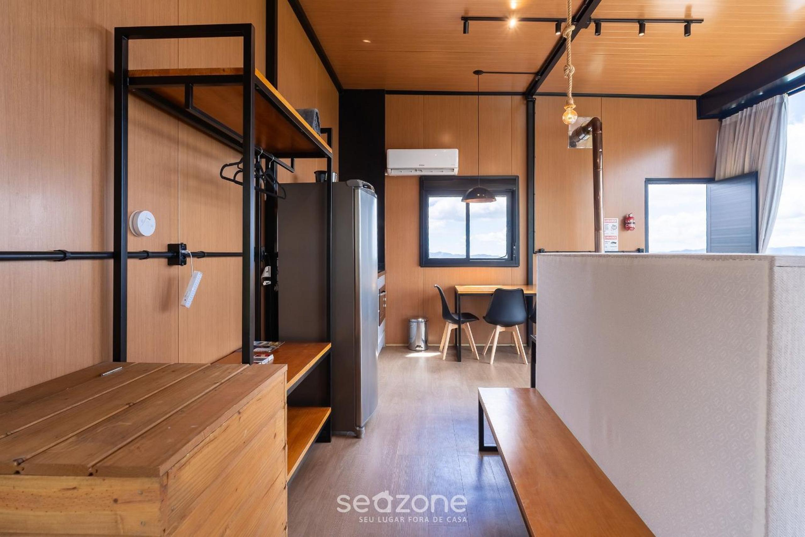 Charming chalet with fireplace and hot tub! VST044